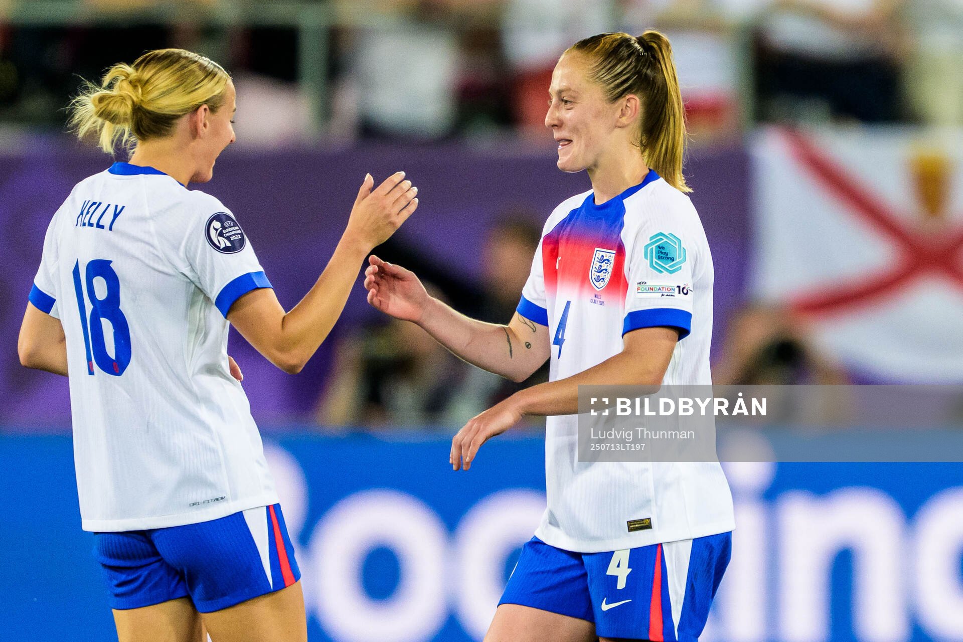 Chloe Kelly and Keira Walsh of England celebrates