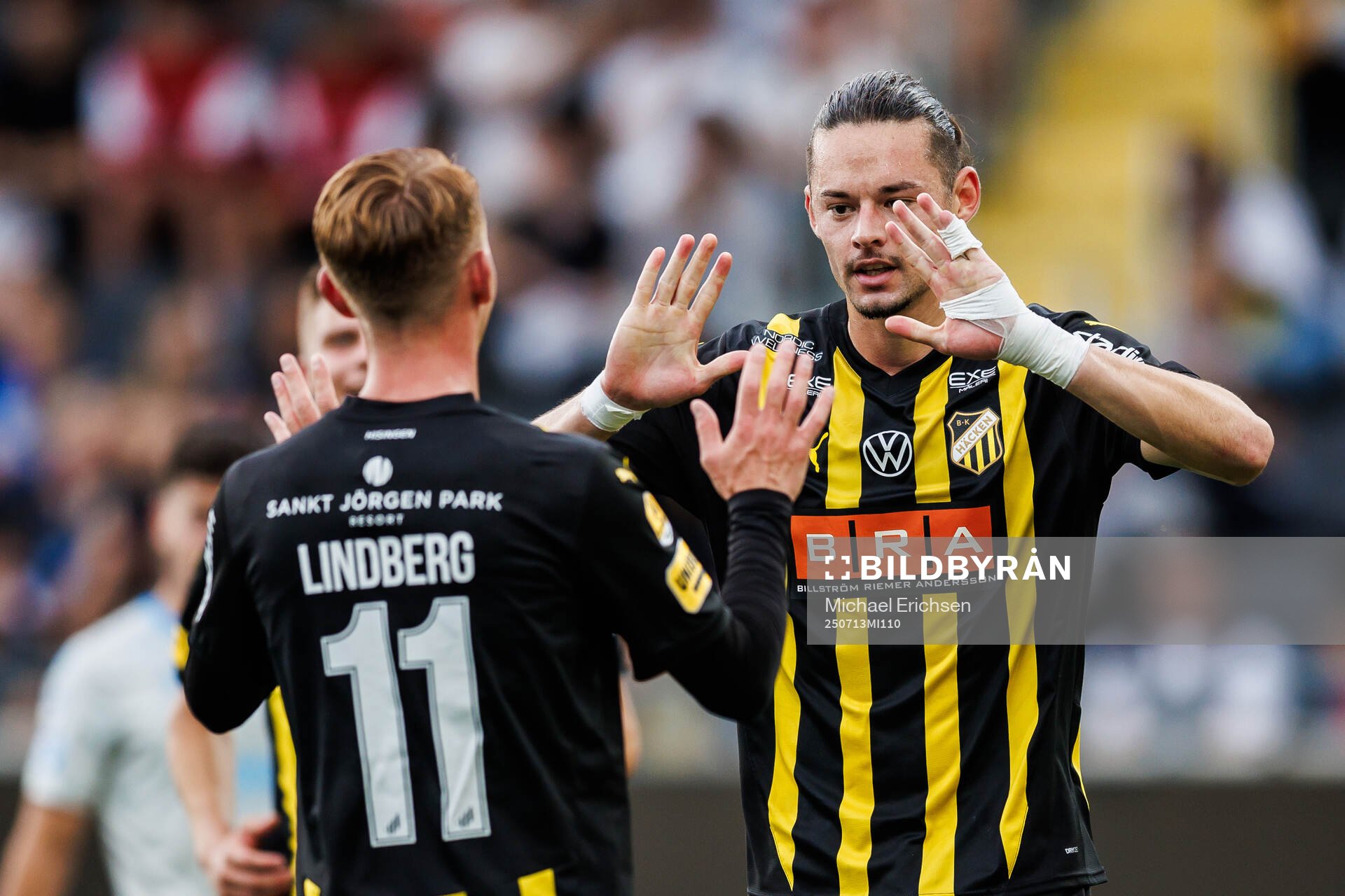 Häckens Amor Layouni jublar