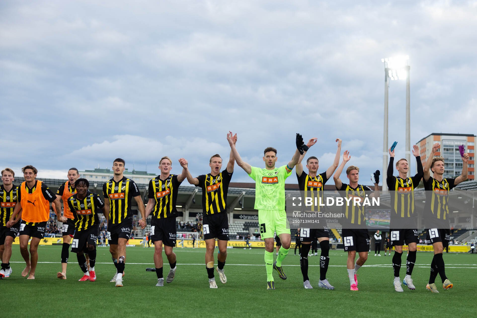 Häckens spelare jublar