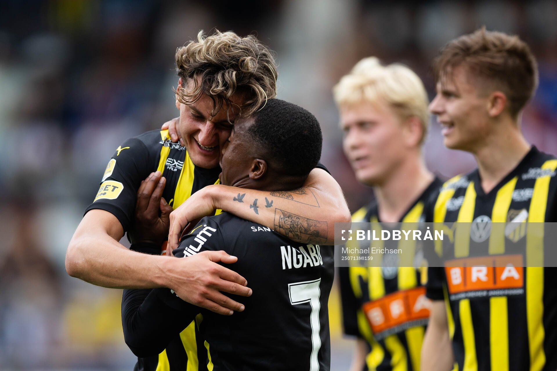 Häckens Sanders Ngabo jublar ihop med Silas Andersen