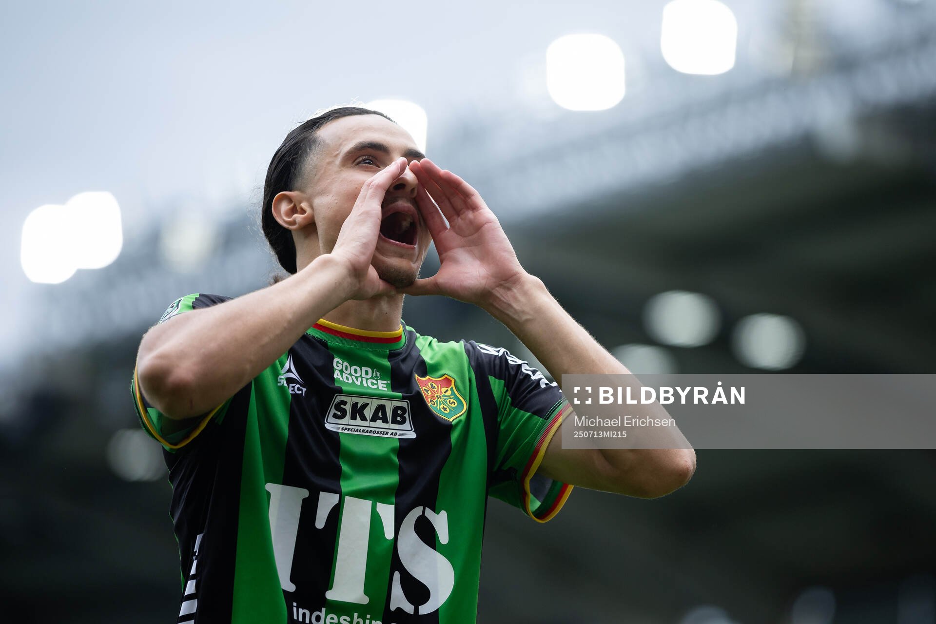 GAIS Amin Boudri håller i segersång framför klacken