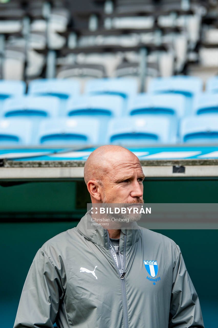 Head coach Henrik Rydström