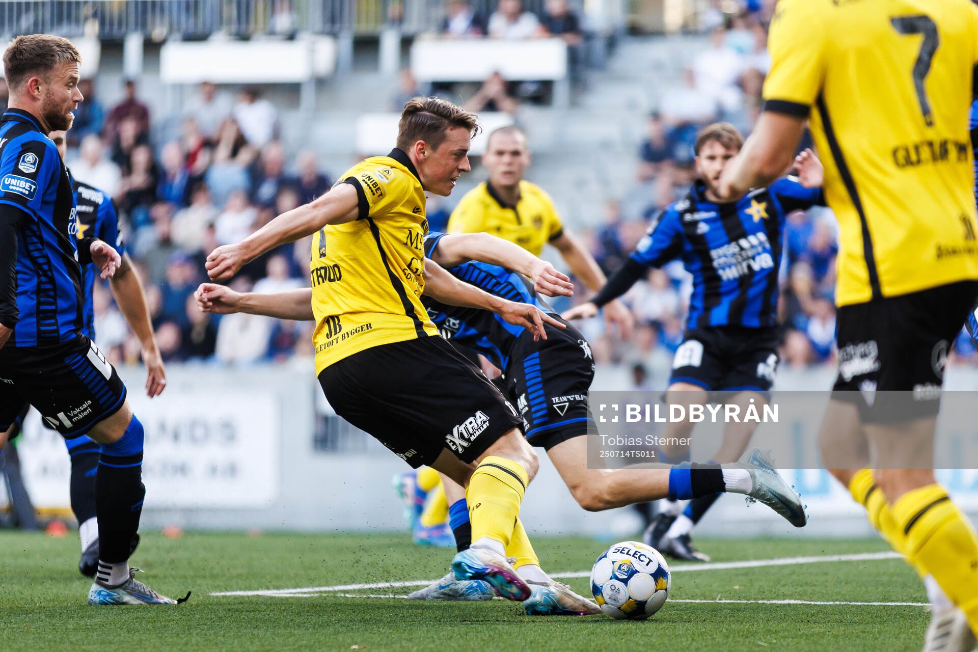 Mjällbys Elliot Stroud gör 0-1