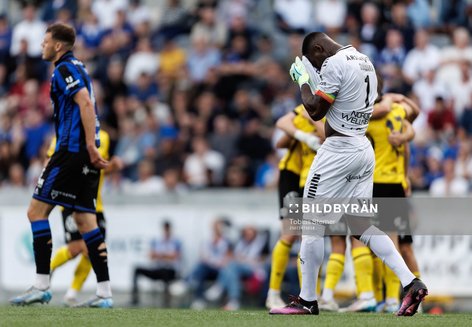 Sirius målvakt Ismael Diawara deppar