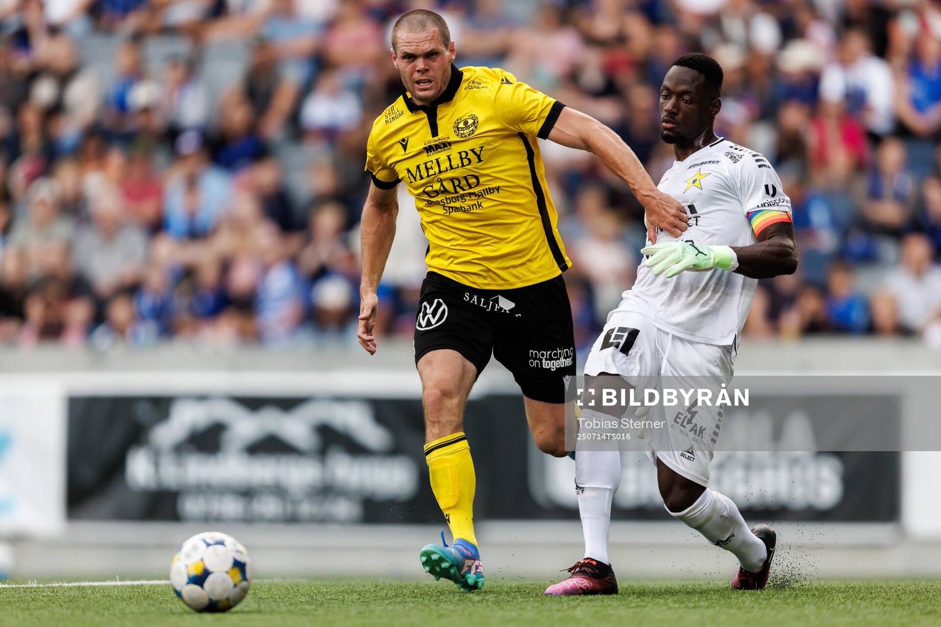 Mjällbys Jacob Bergström och Sirius målvakt Ismael