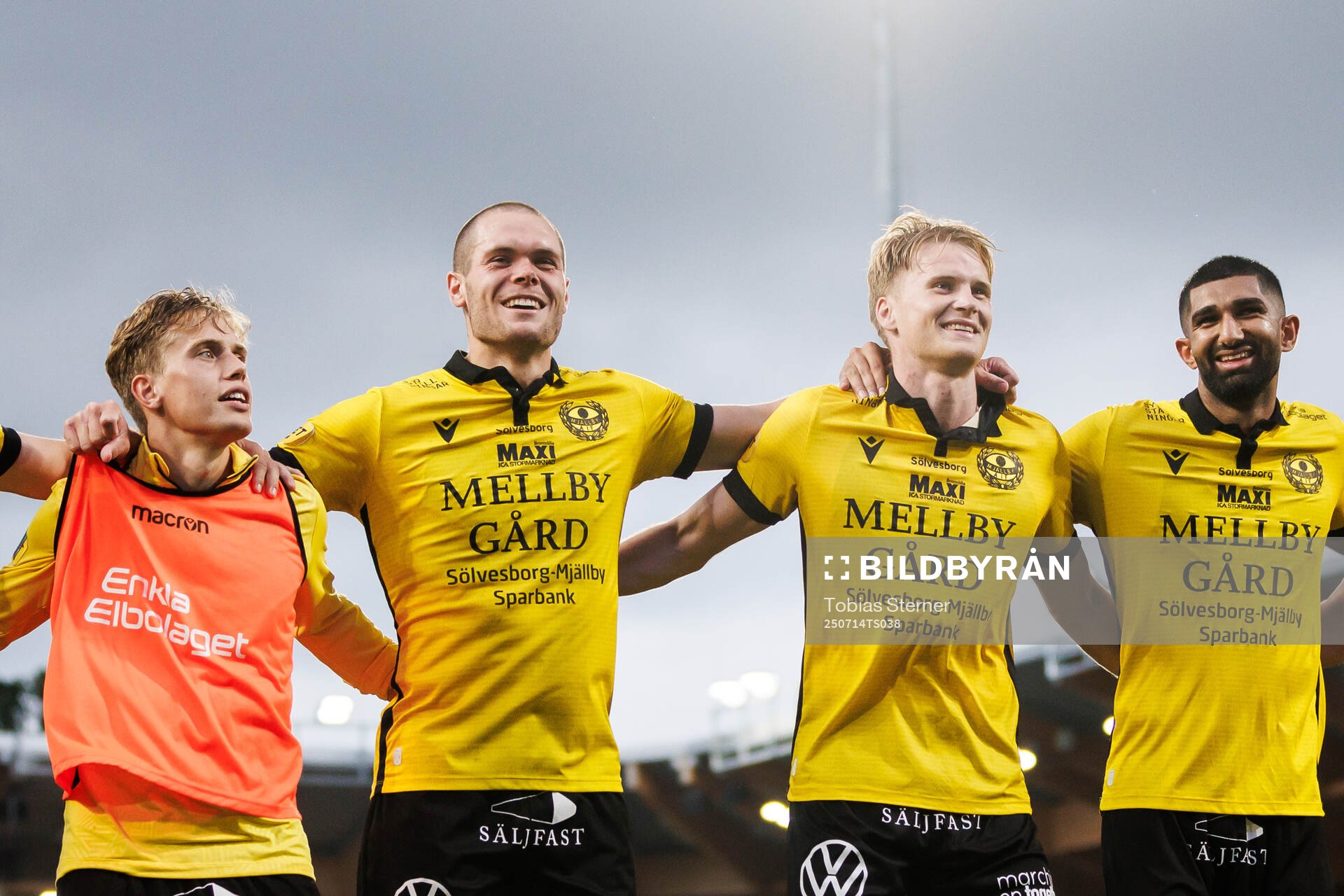Mjällbys spelare jublar