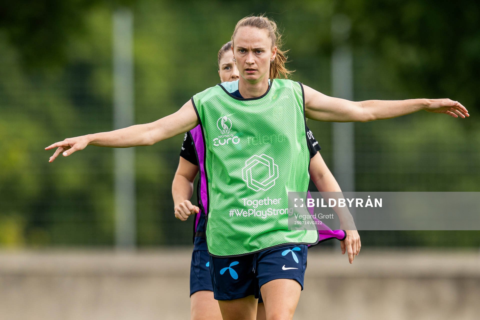 Caroline Graham Hansen and Maren Mjelde of the Norwegian