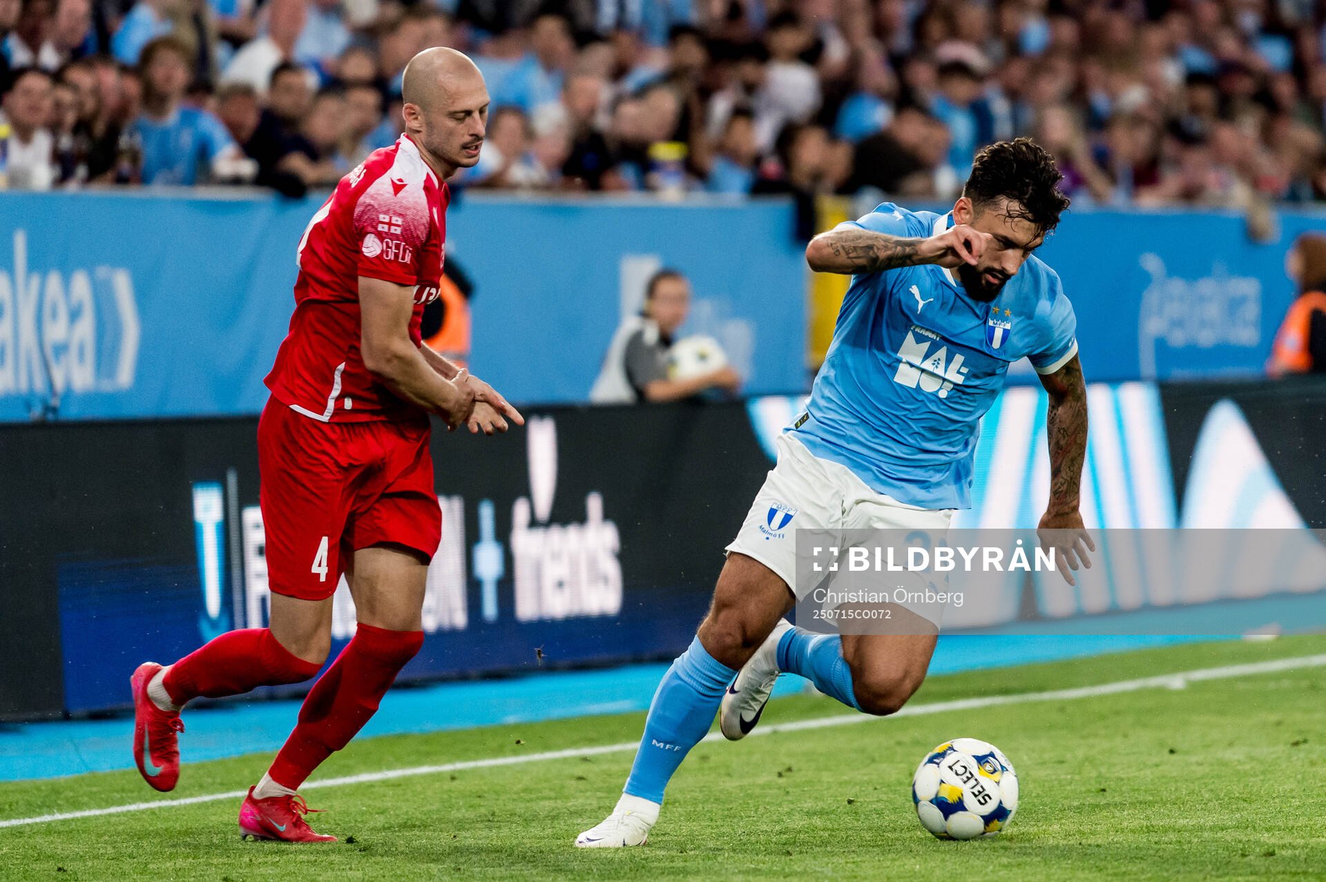 Sead Haksabanovic of Malmö FF and Giorgi Jgerenaia of FC