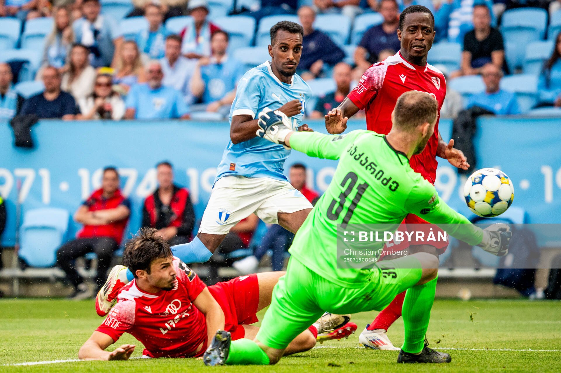 Taha Ali of Malmö FF and goalkeeper Giorgi Makaridze of FC