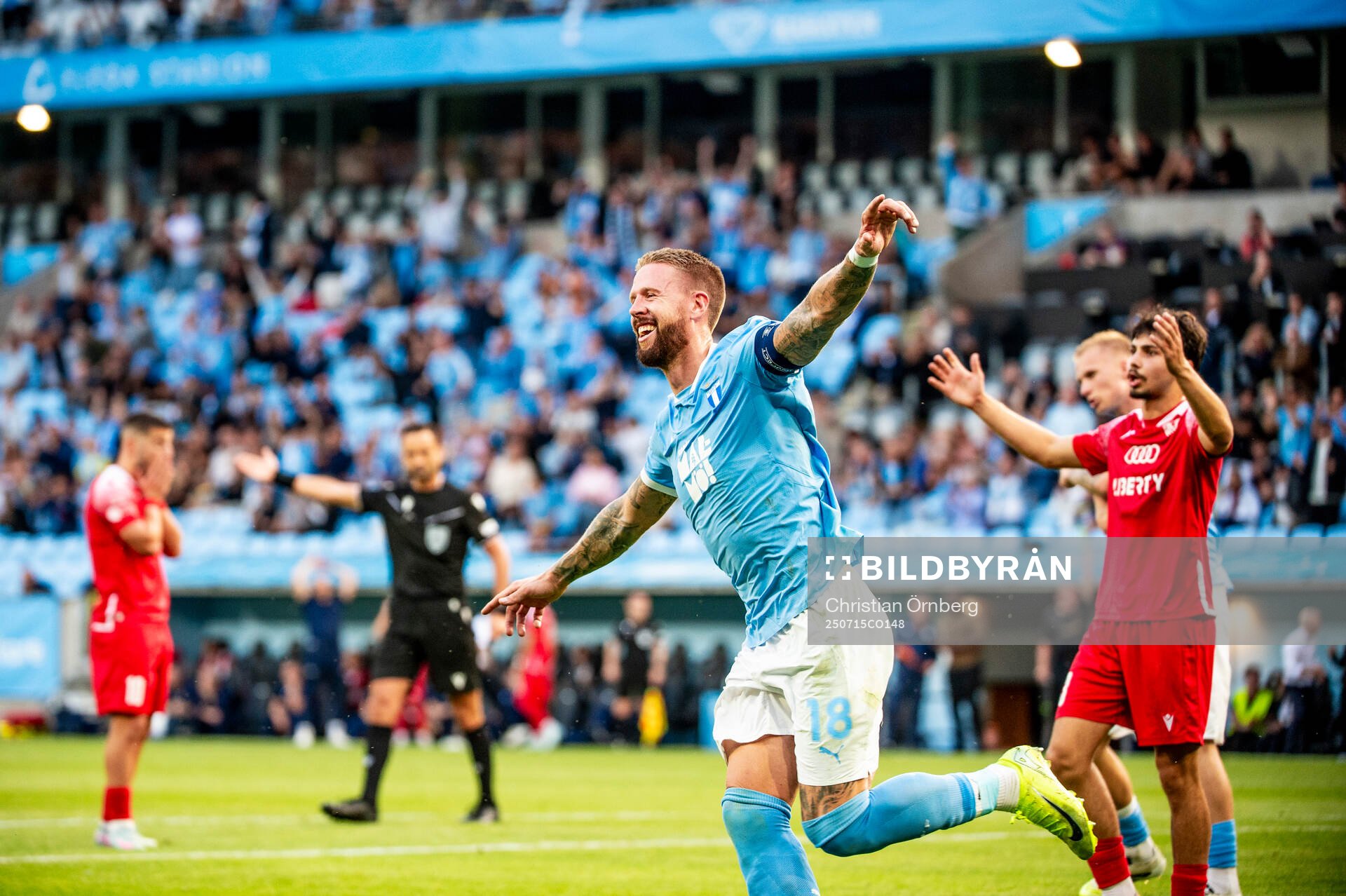 Pontus Jansson of Malmö FF celebrates
