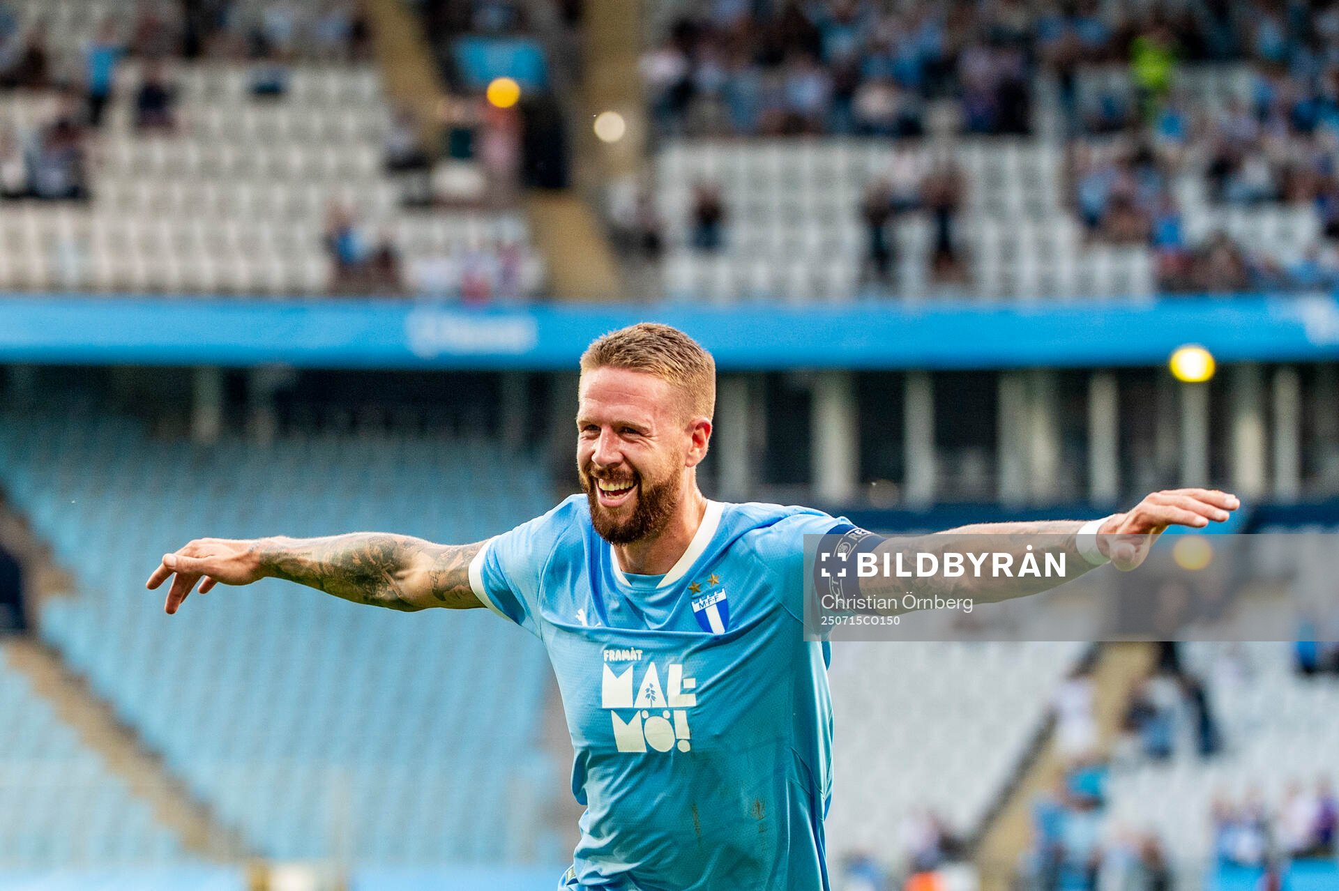 Pontus Jansson of Malmö FF celebrates