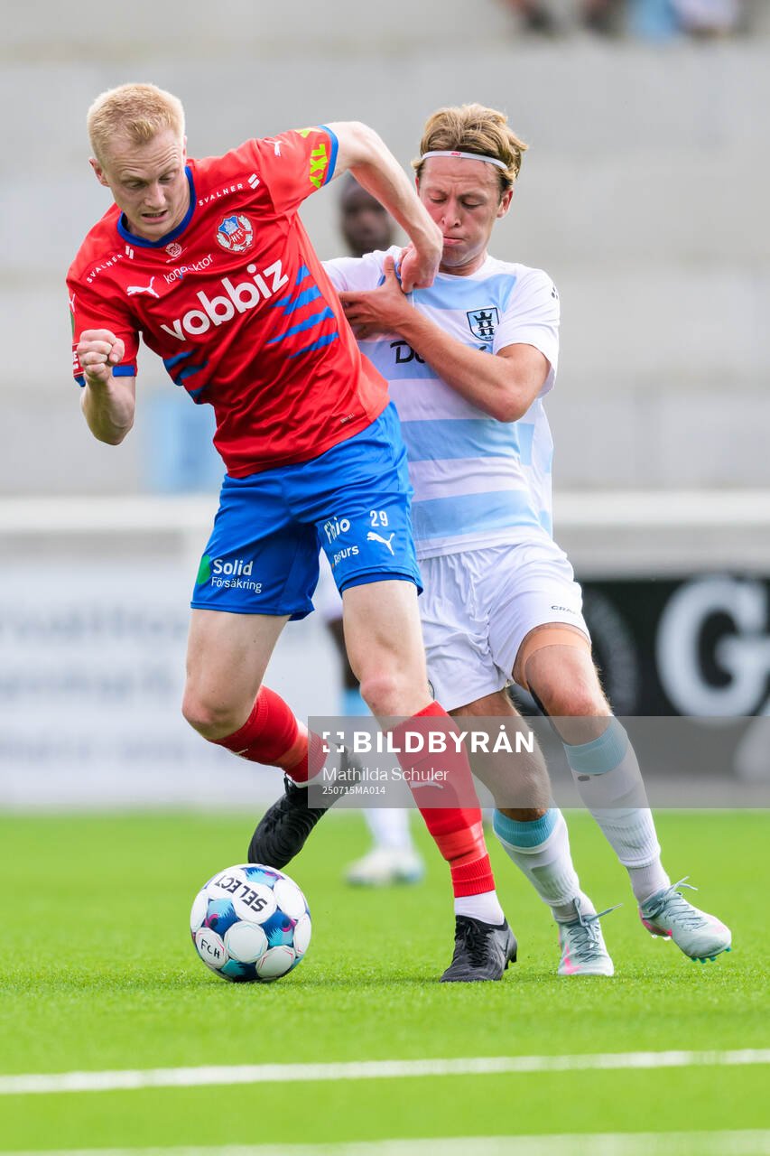 Helsingborgs Oscar Aga och FC Helsingörs Robert Marcus