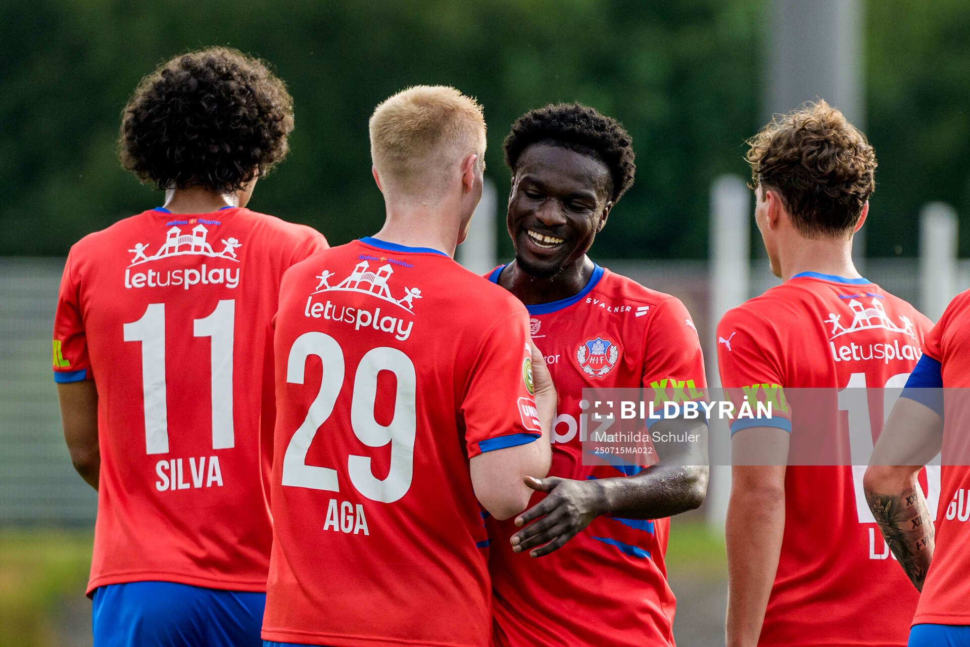 Helsingborgs Oscar Aga och Samuel Asoma jublar