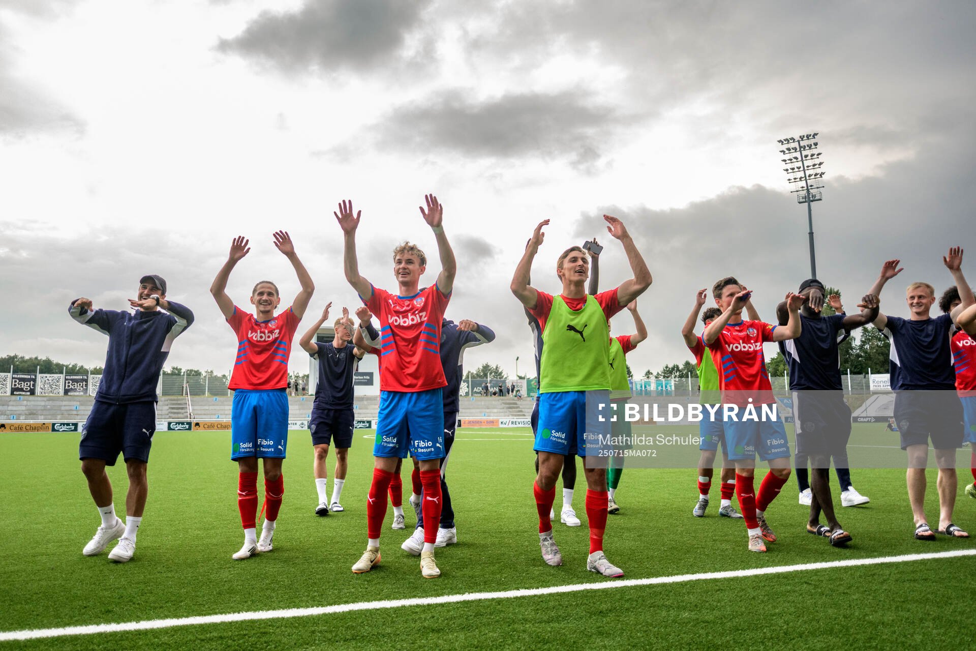 Helsingborgs Alexander Johansson jublar med lagkamrater