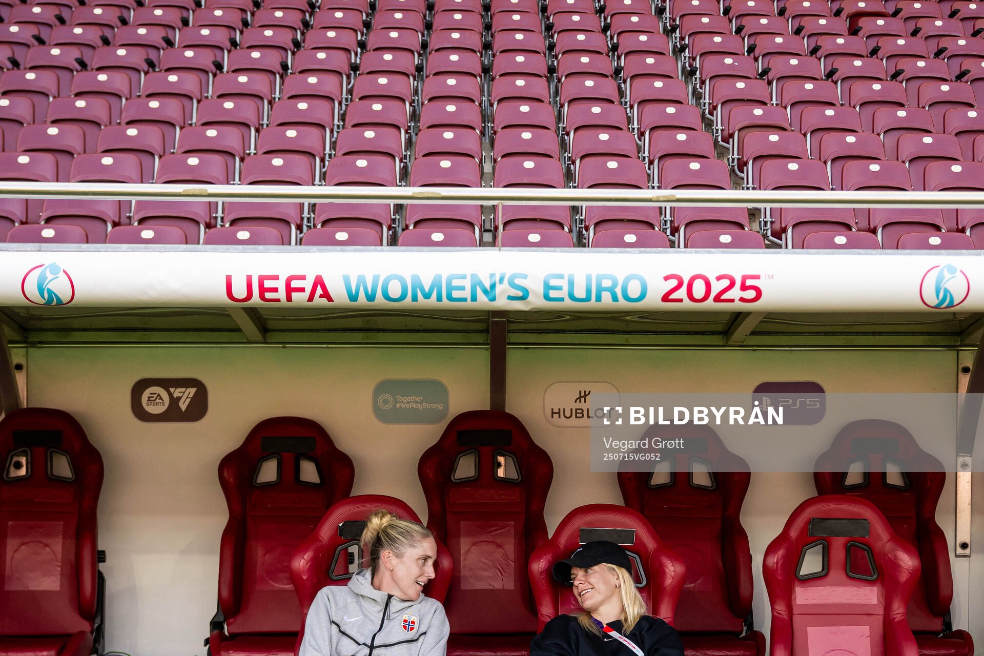 Head coach Gemma Grainger and Ada Hegerberg of the