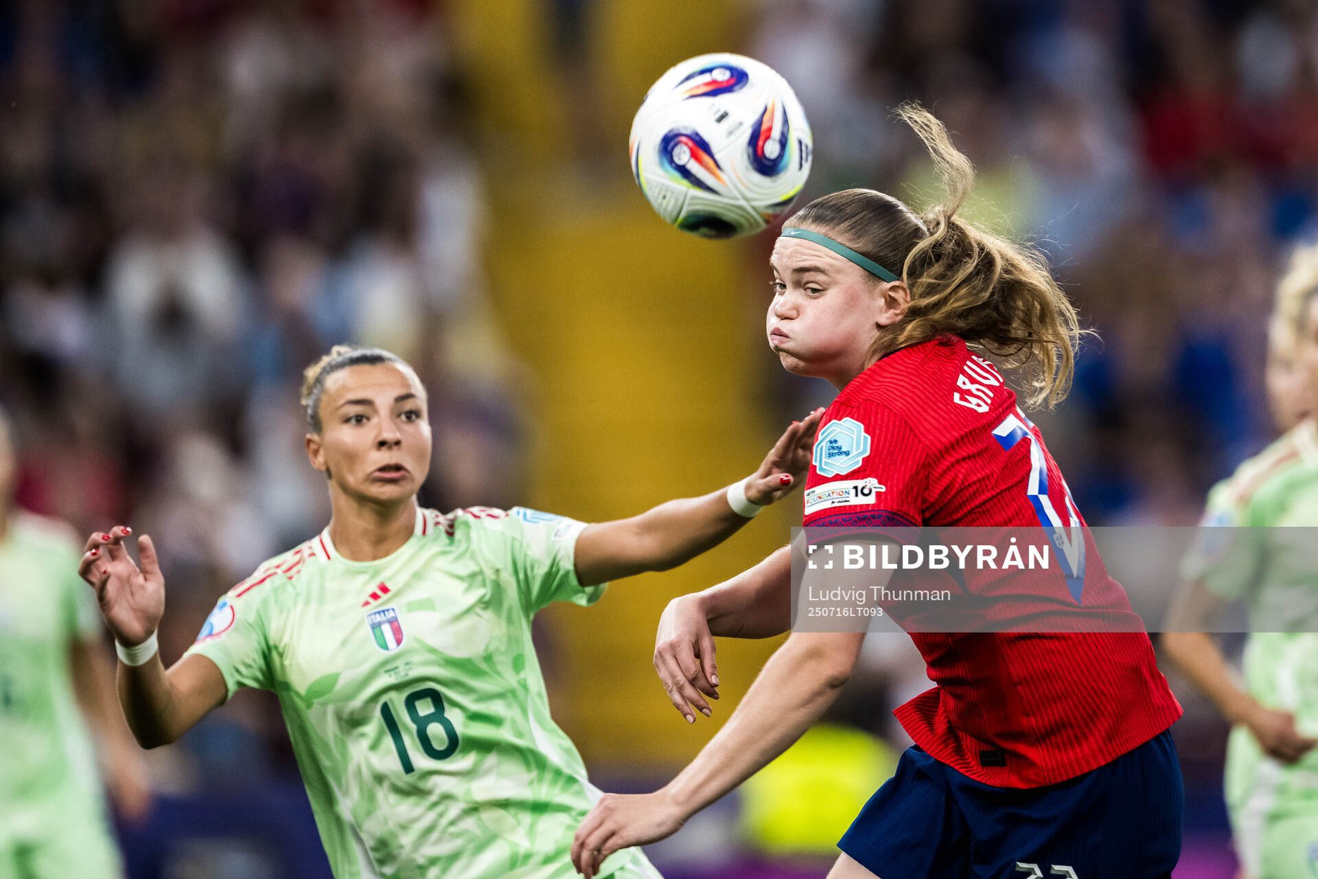 Arianna Caruso of Italy and Signe Gaupset of Norway