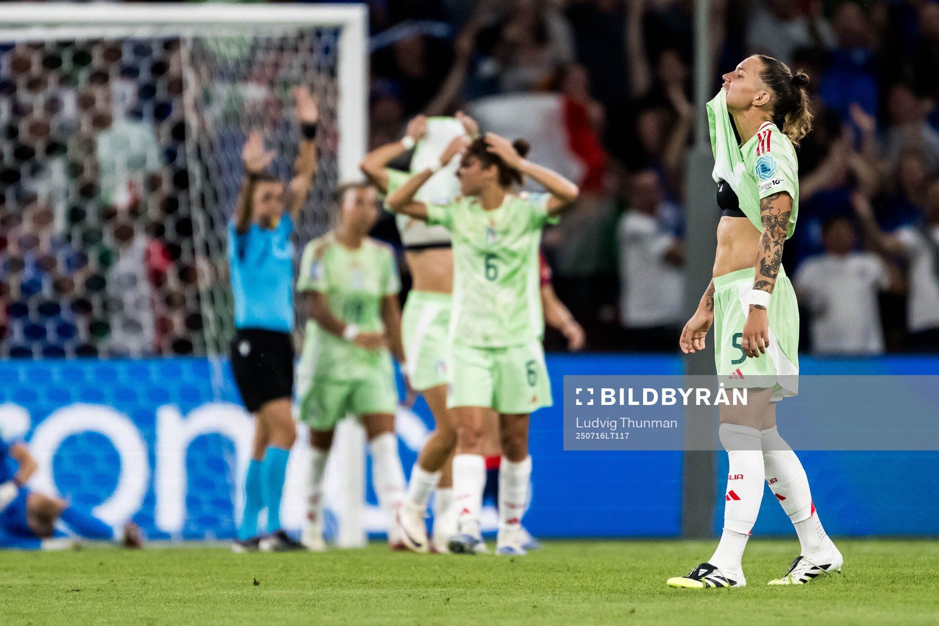 Elena Linari of Italy looks dejected