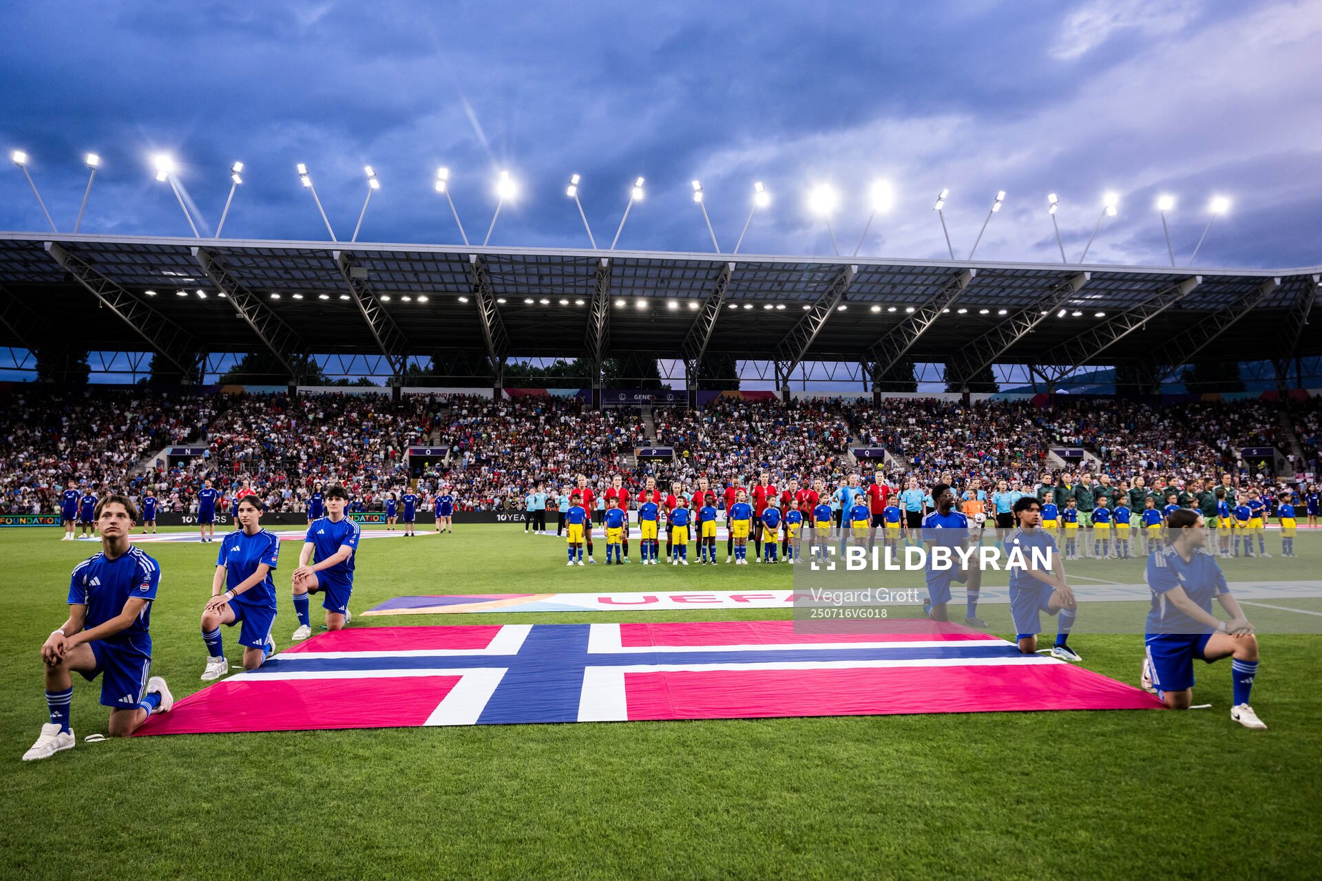 Players of Norway and Italy