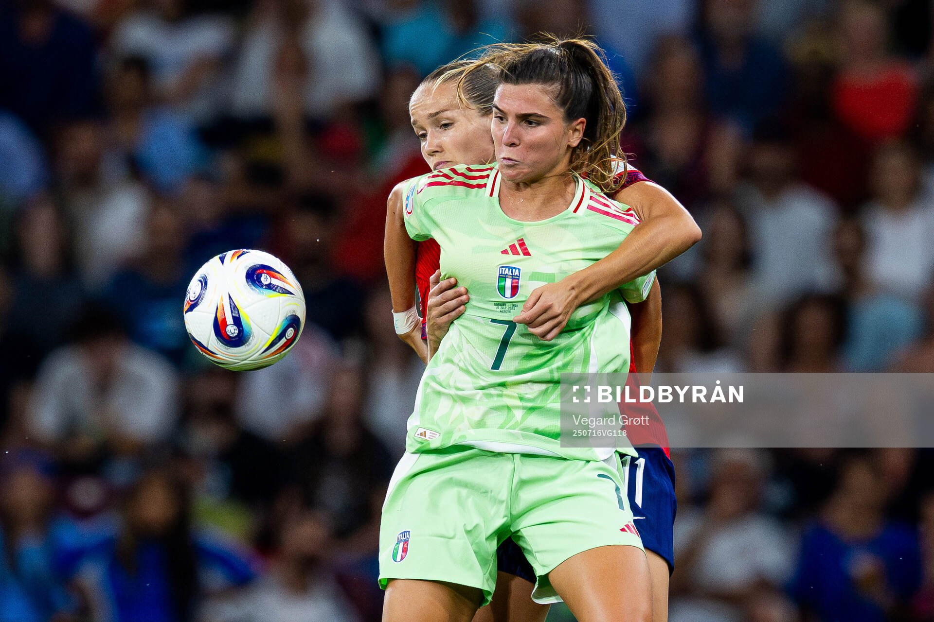 Guro Reiten of Norway and Sofia Cantore of Italy