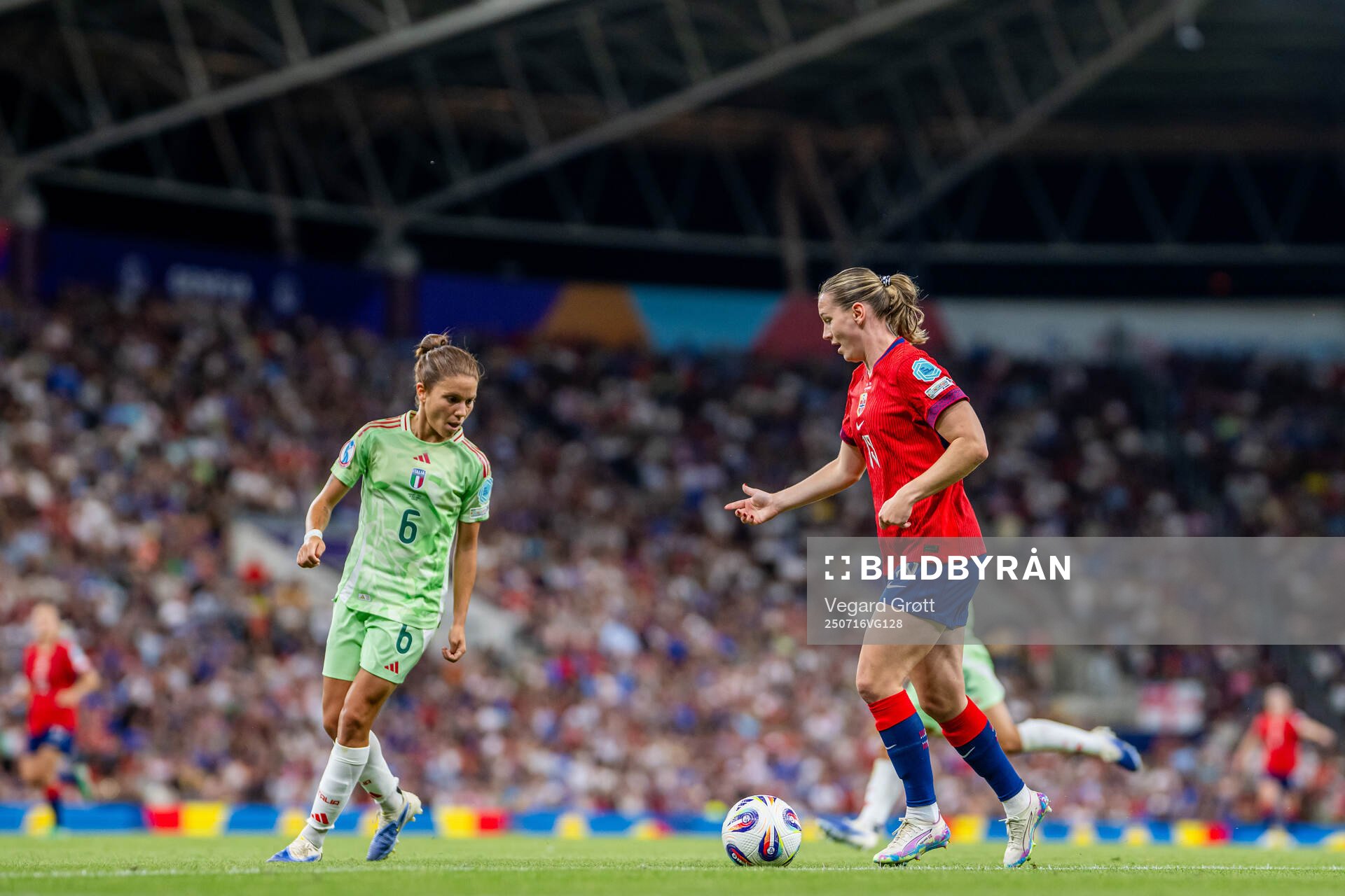 Manuela Giugliano of Italy and Elisabeth Terland of Norway
