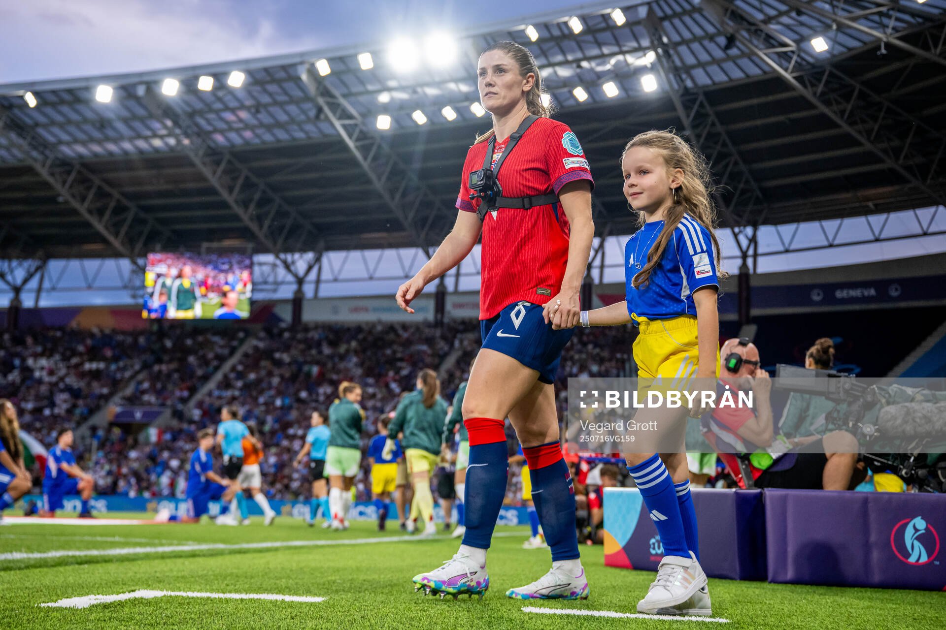 Maren Mjelde of Norway enters the pitch