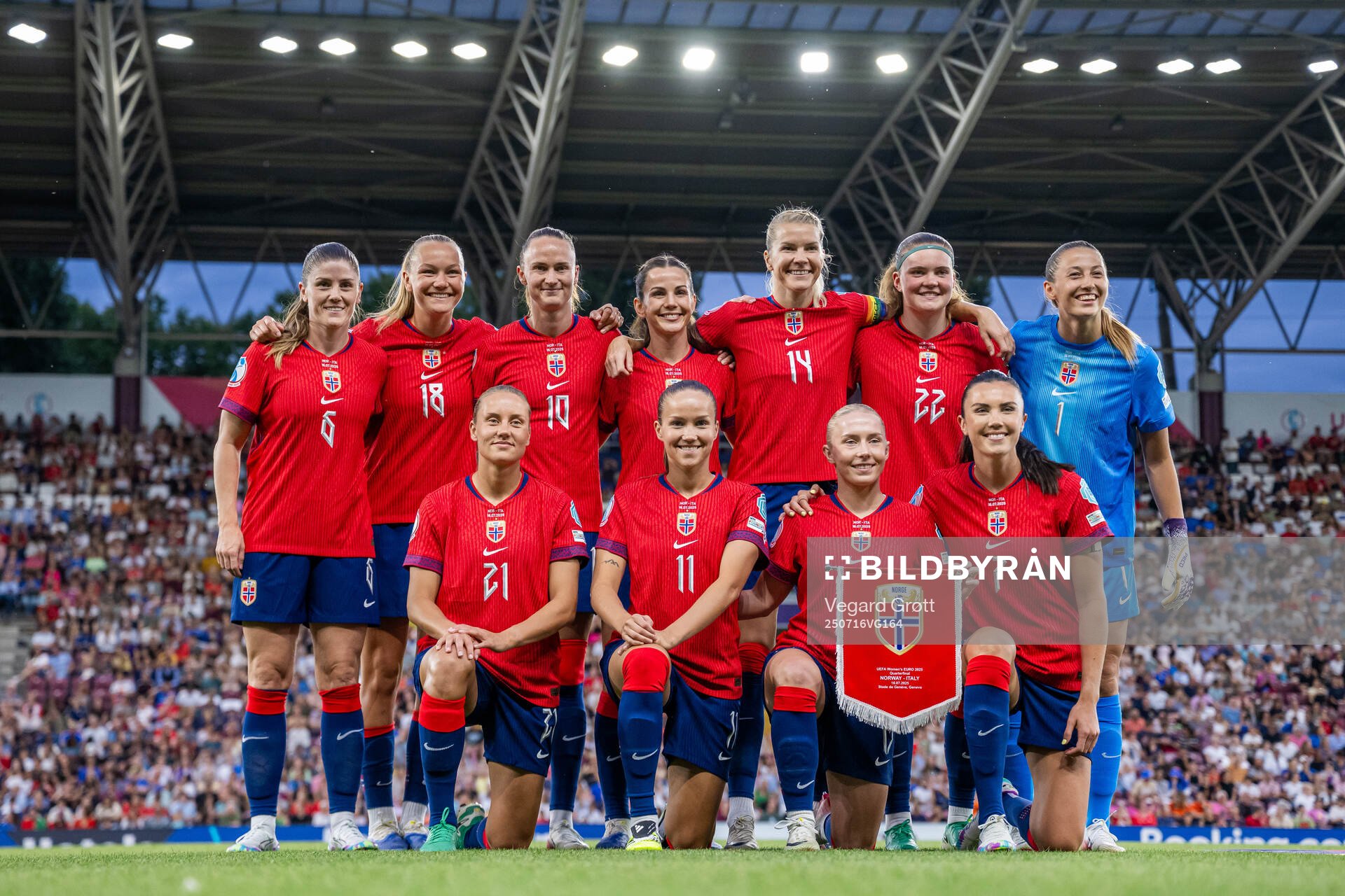 The starting eleven of Norway pose for a team photo