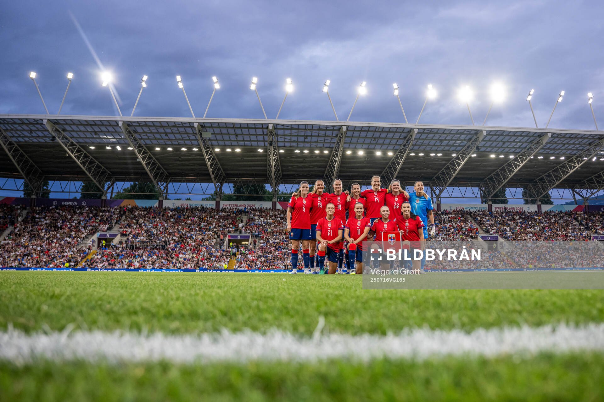 The starting eleven of Norway pose for a team photo