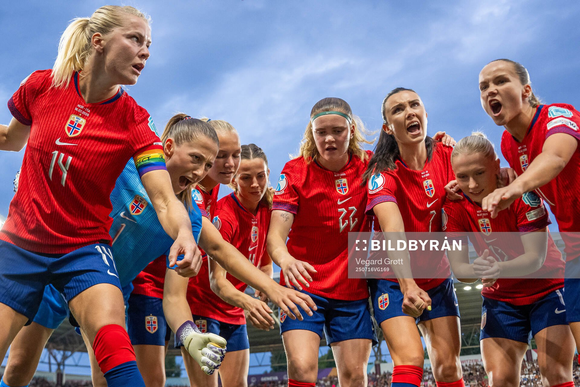 Ada Hegerberg, goalkeeper Cecilie Fiskerstrand, Frida