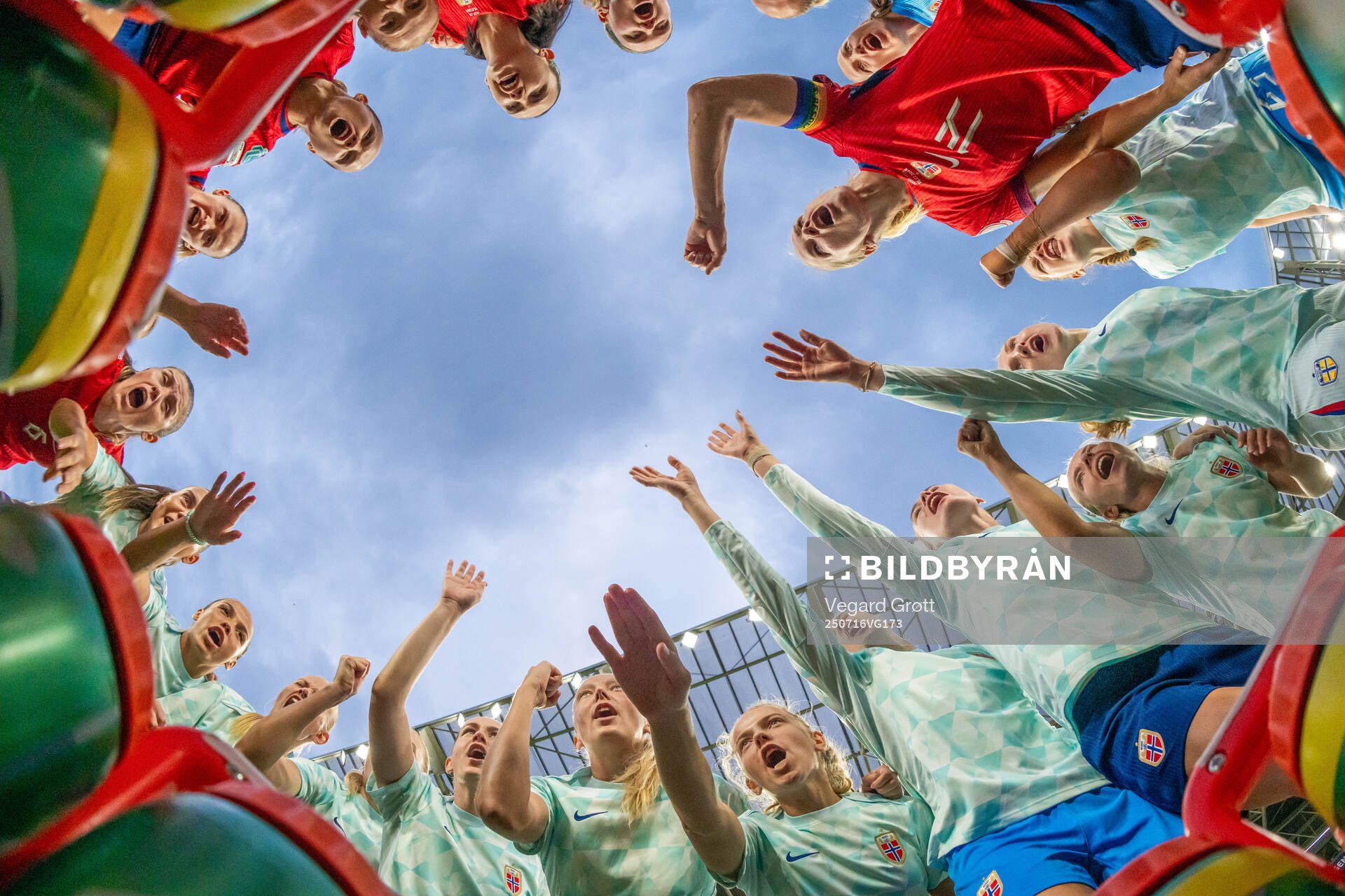 Justine Kielland, Ada Hegerberg and players of Norway