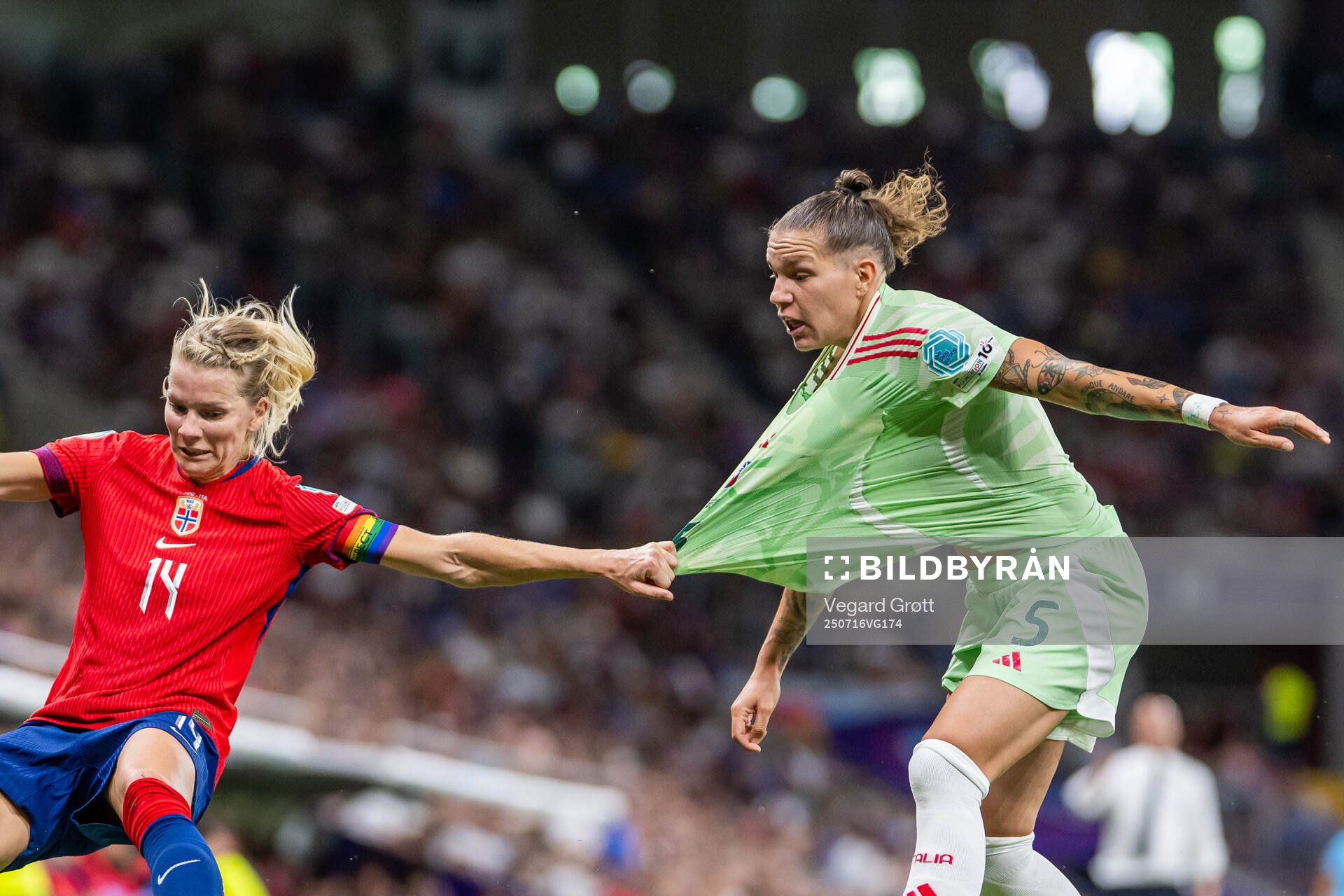 Ada Hegerberg of Norway and Elena Linari of Italy