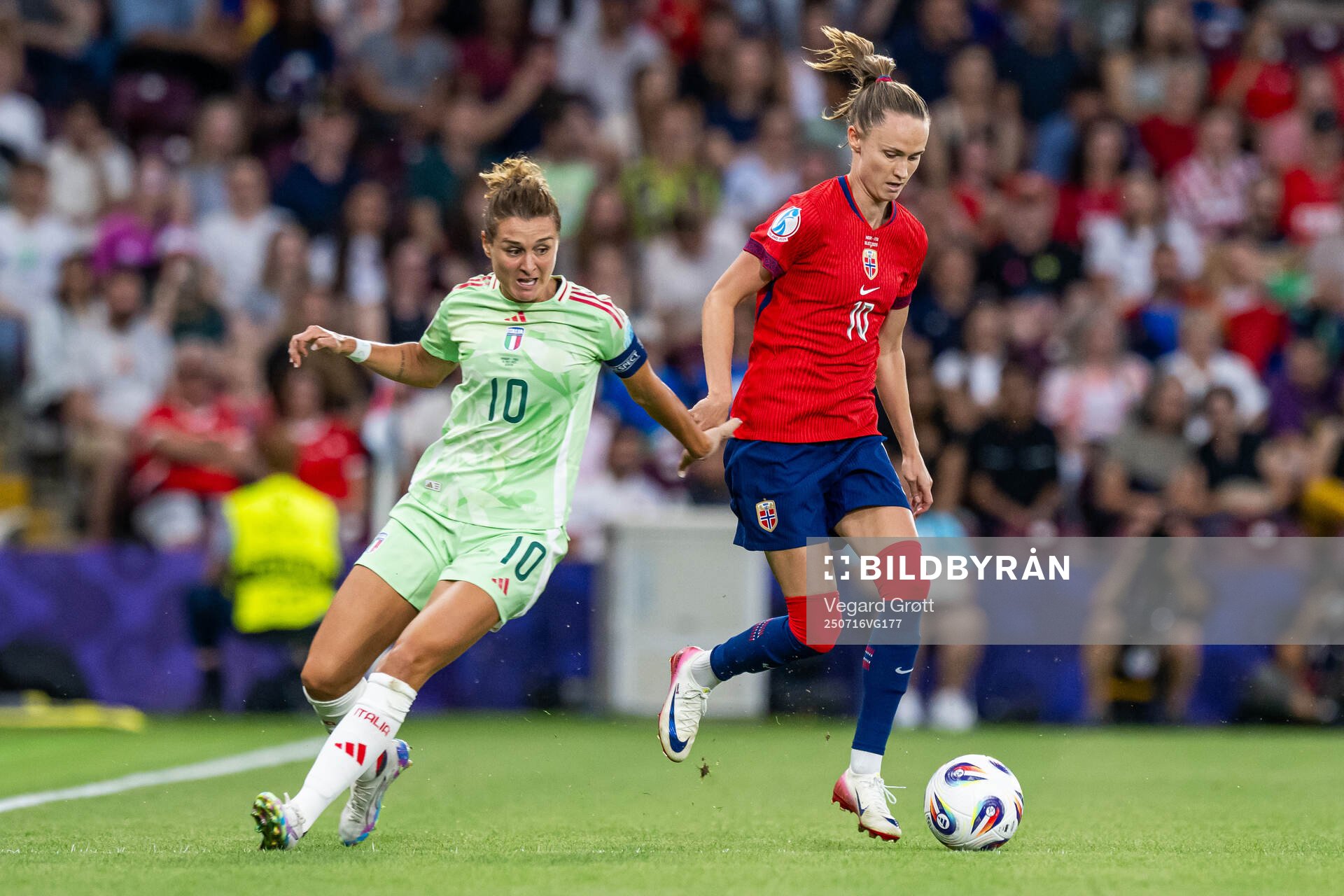 Cristiana Girelli of Italy and Caroline Graham Hansen of