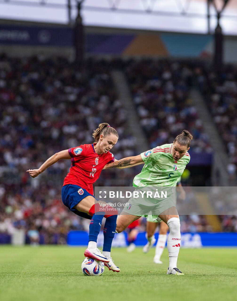 Caroline Graham Hansen of Norway and Elena Linari of Italy