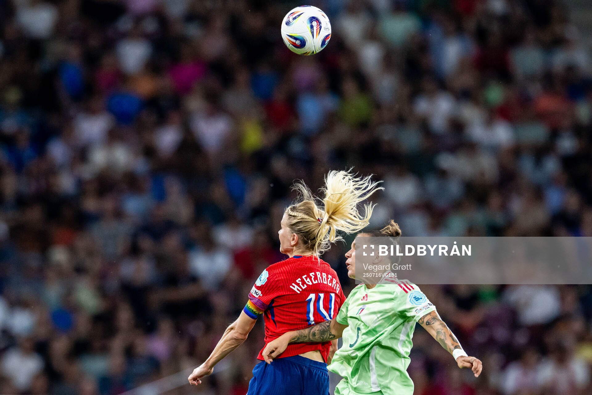 Ada Hegerberg of Norway and Elena Linari of Italy