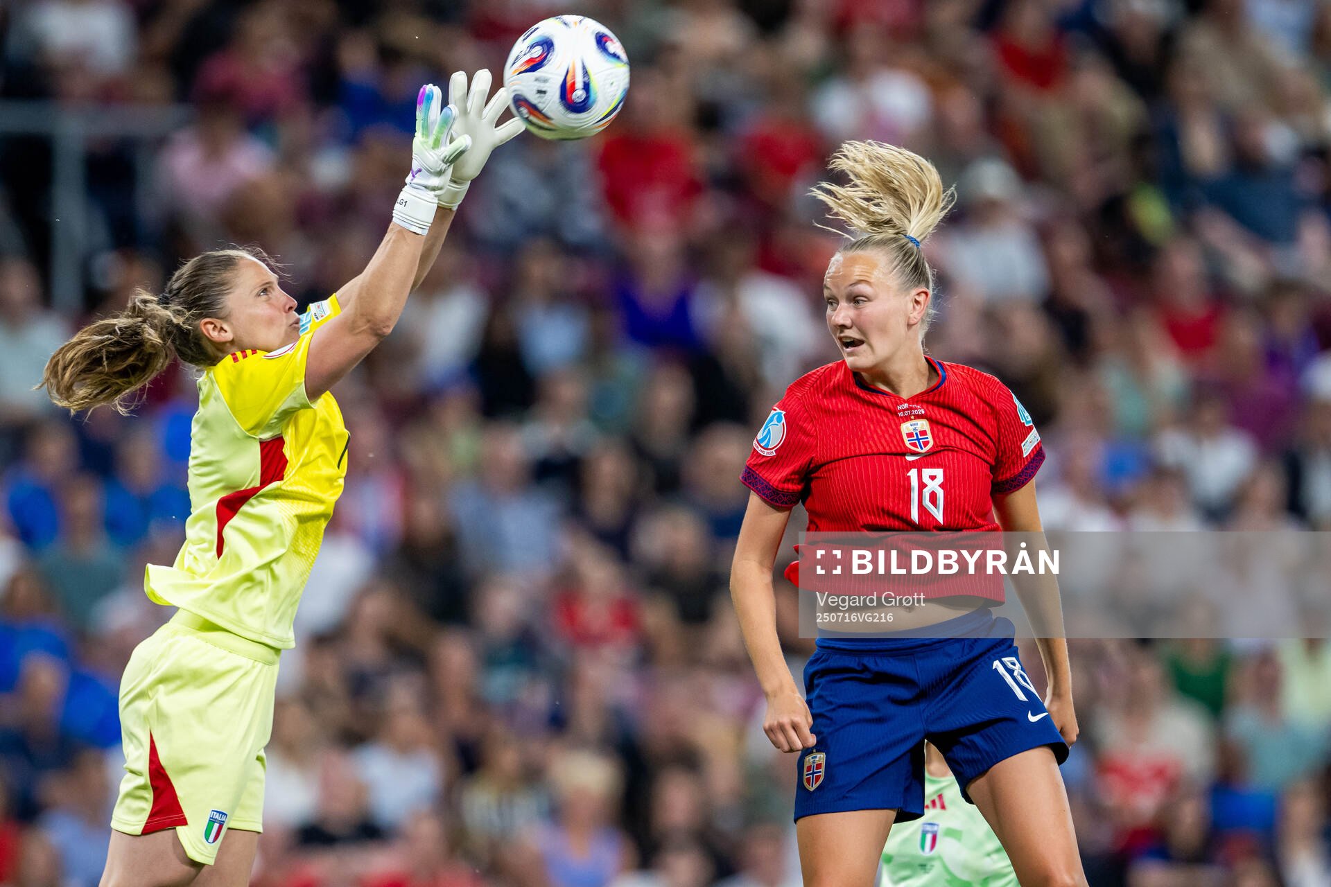 Goalkeeper Laura Giuliani of Italy and Frida Maanum of