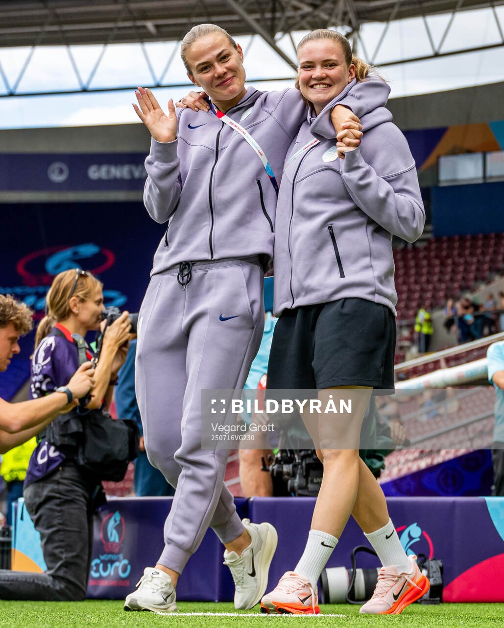 Marthine Østenstad and Signe Gaupset of Norway