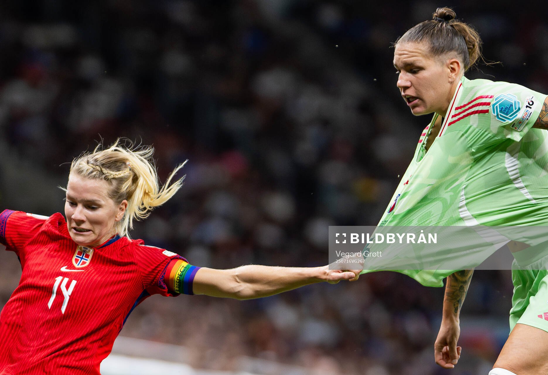 Ada Hegerberg of Norway and Elena Linari of Italy