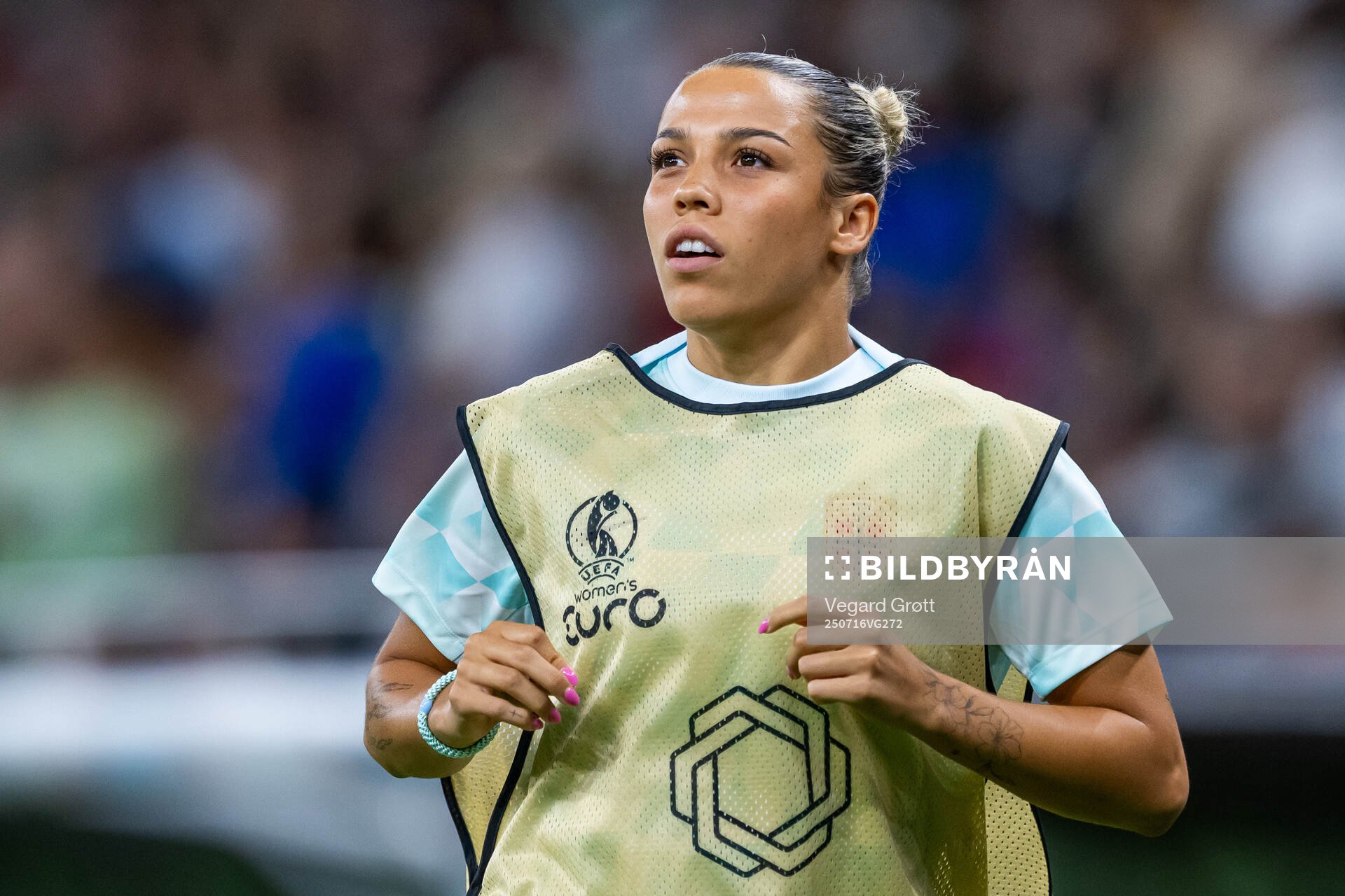Celin Bizet Dønnum of Norway warms up