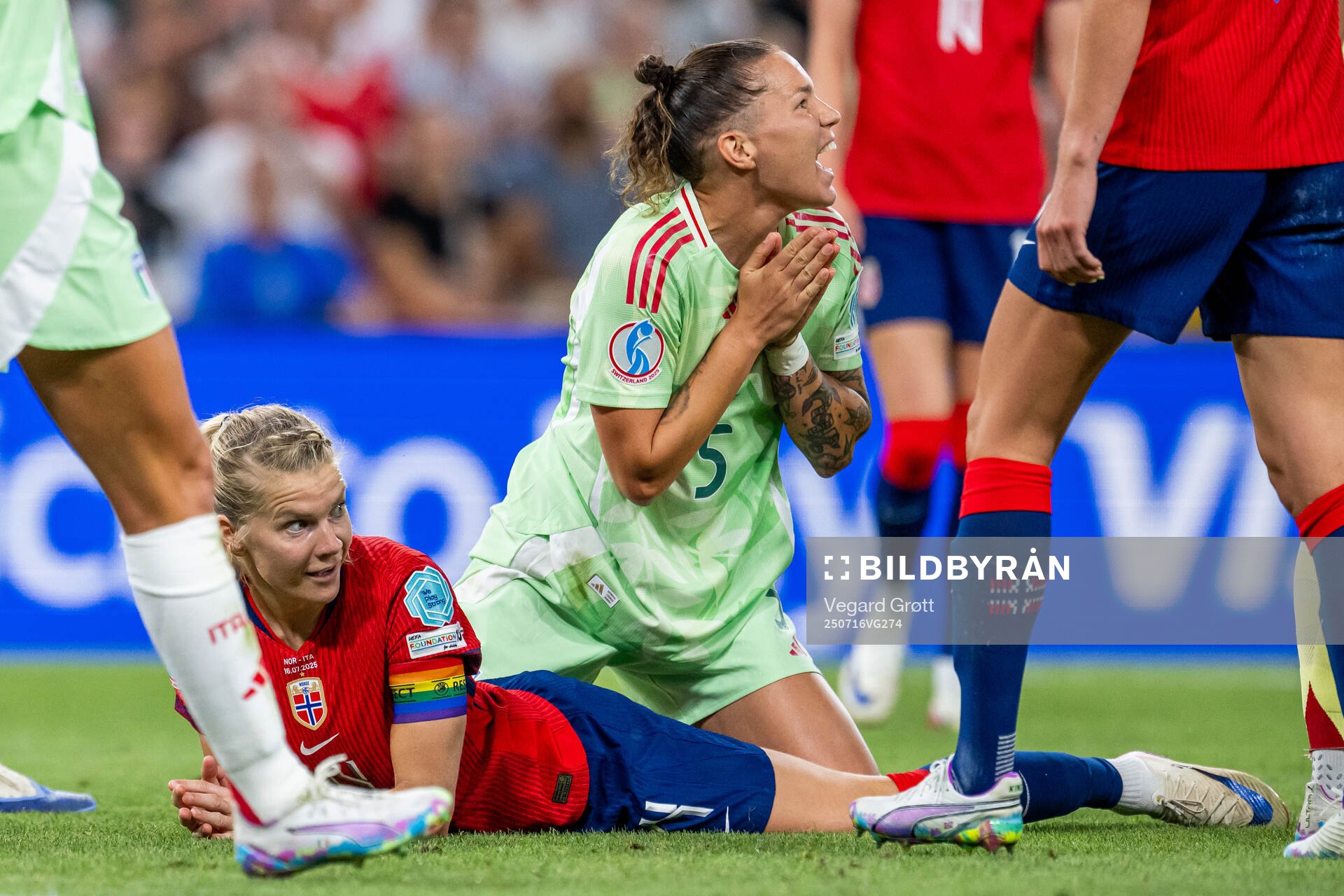 Ada Hegerberg of Norway and Elena Linari of Italy