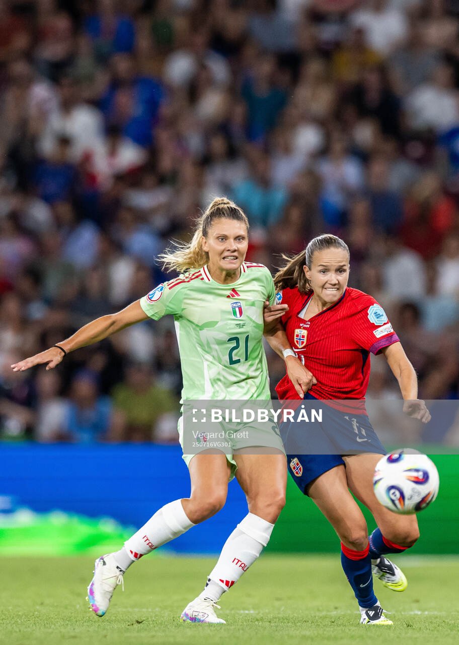 Michela Cambiaghi of Italy and Guro Reiten of Norway
