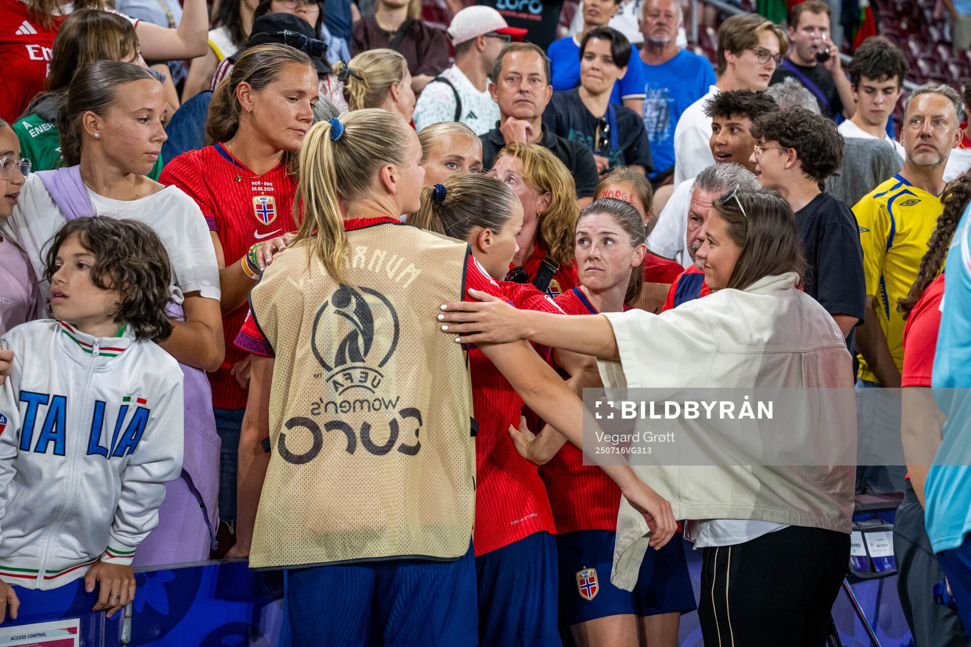 Frida Maanum, Guro Reiten and Maren Mjelde of Norway