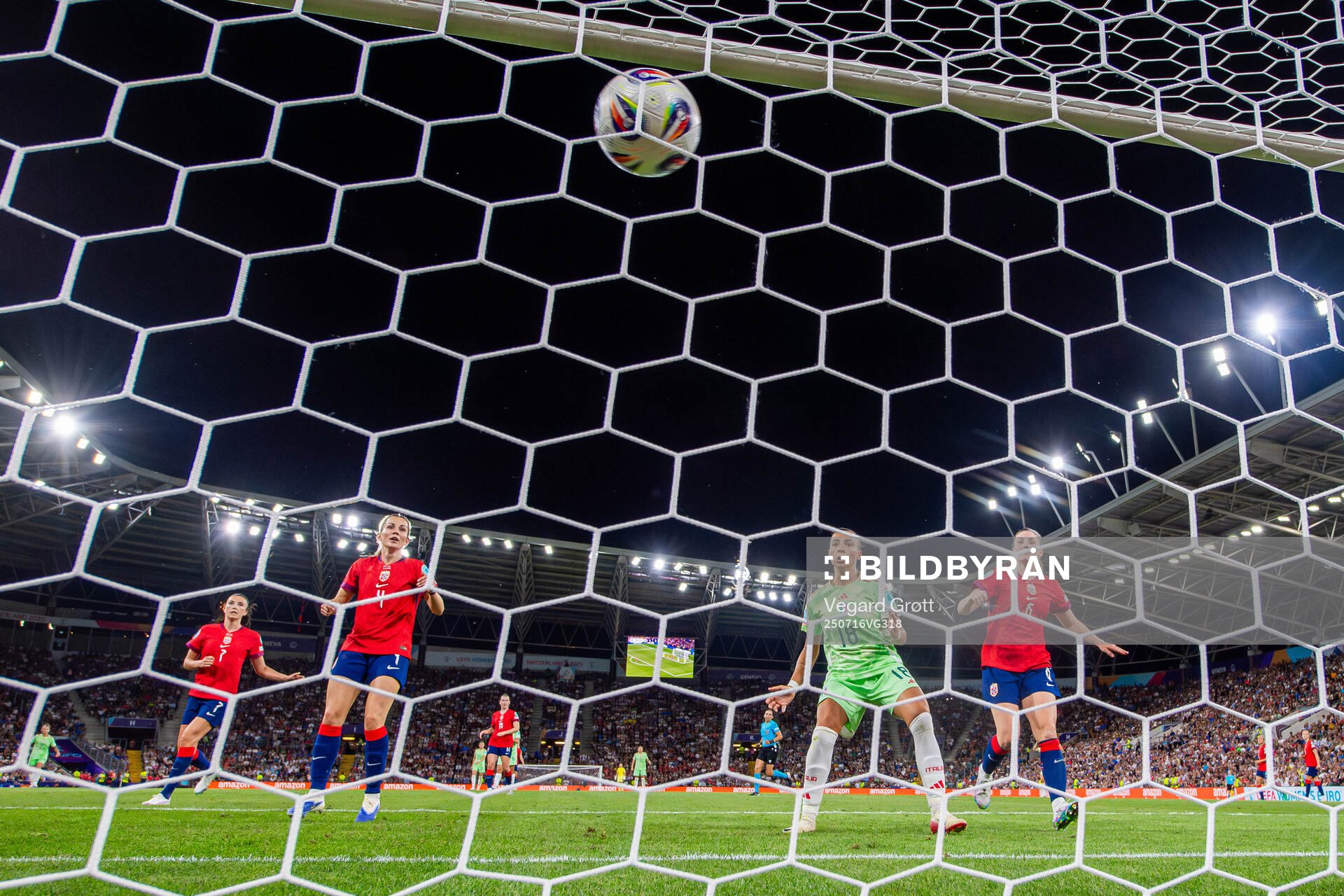 Tuva Hansen of Norway, Arianna Caruso of Italy and Maren