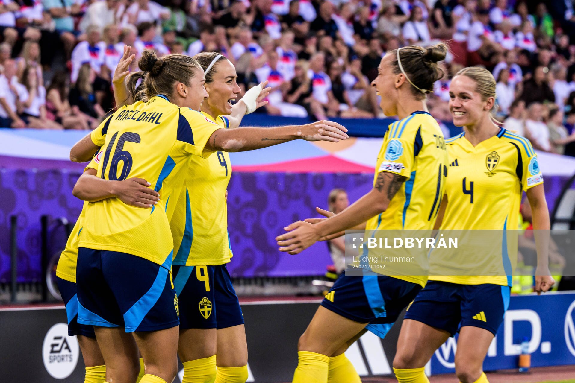 Kosovare Asllani of Sweden celebrate with teammates