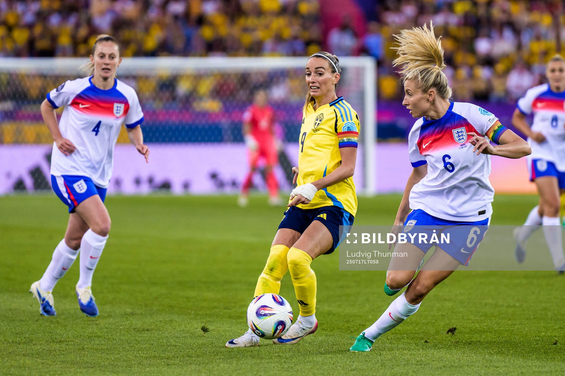 Kosovare Asllani of Sweden and Leah Williamson of England