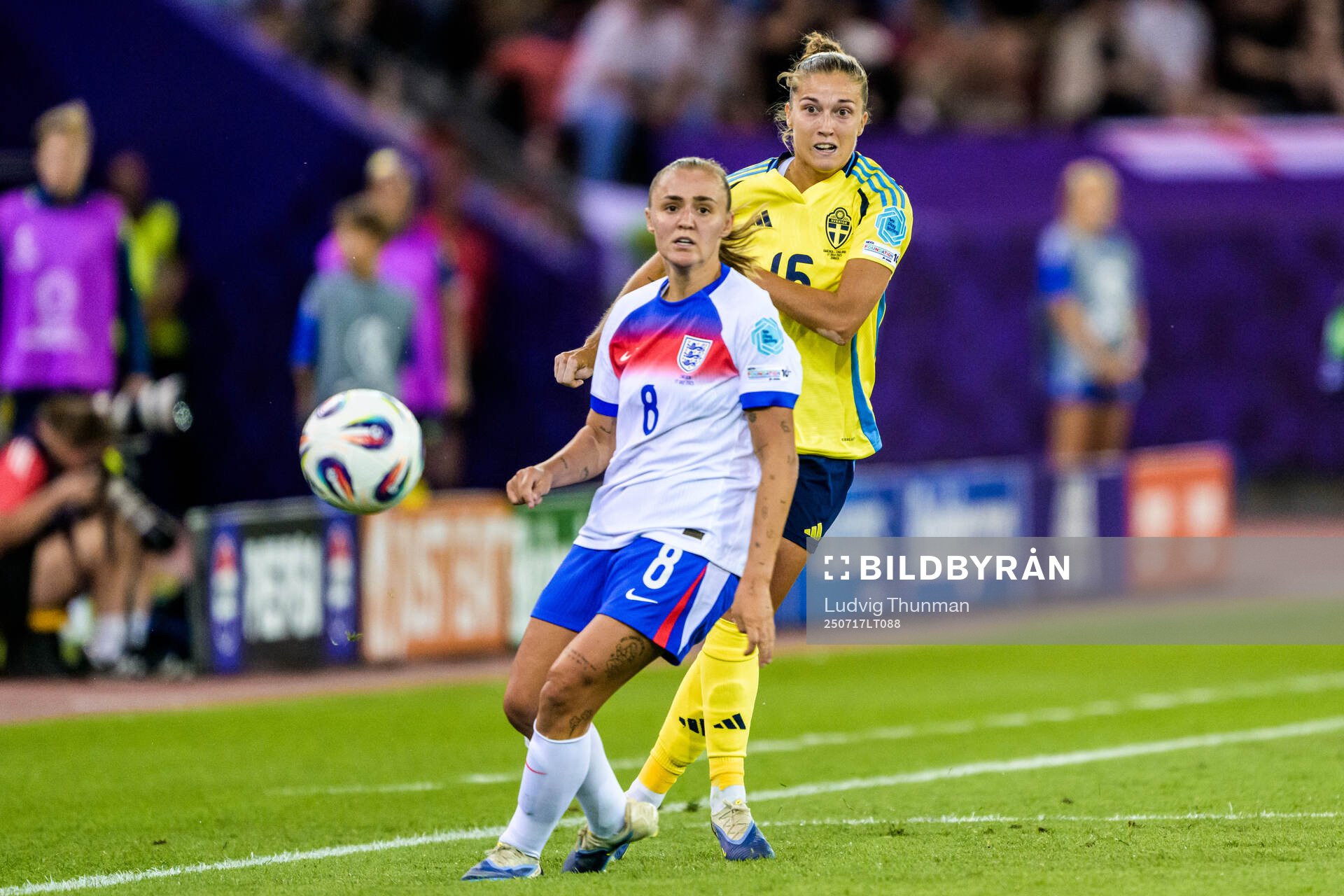 Georgia Stanway of England and Filippa Angeldahl of Sweden