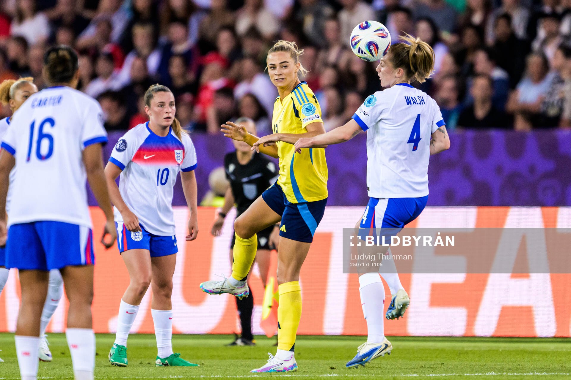 Fridolina Rolfö of Sweden and Keira Walsh of England