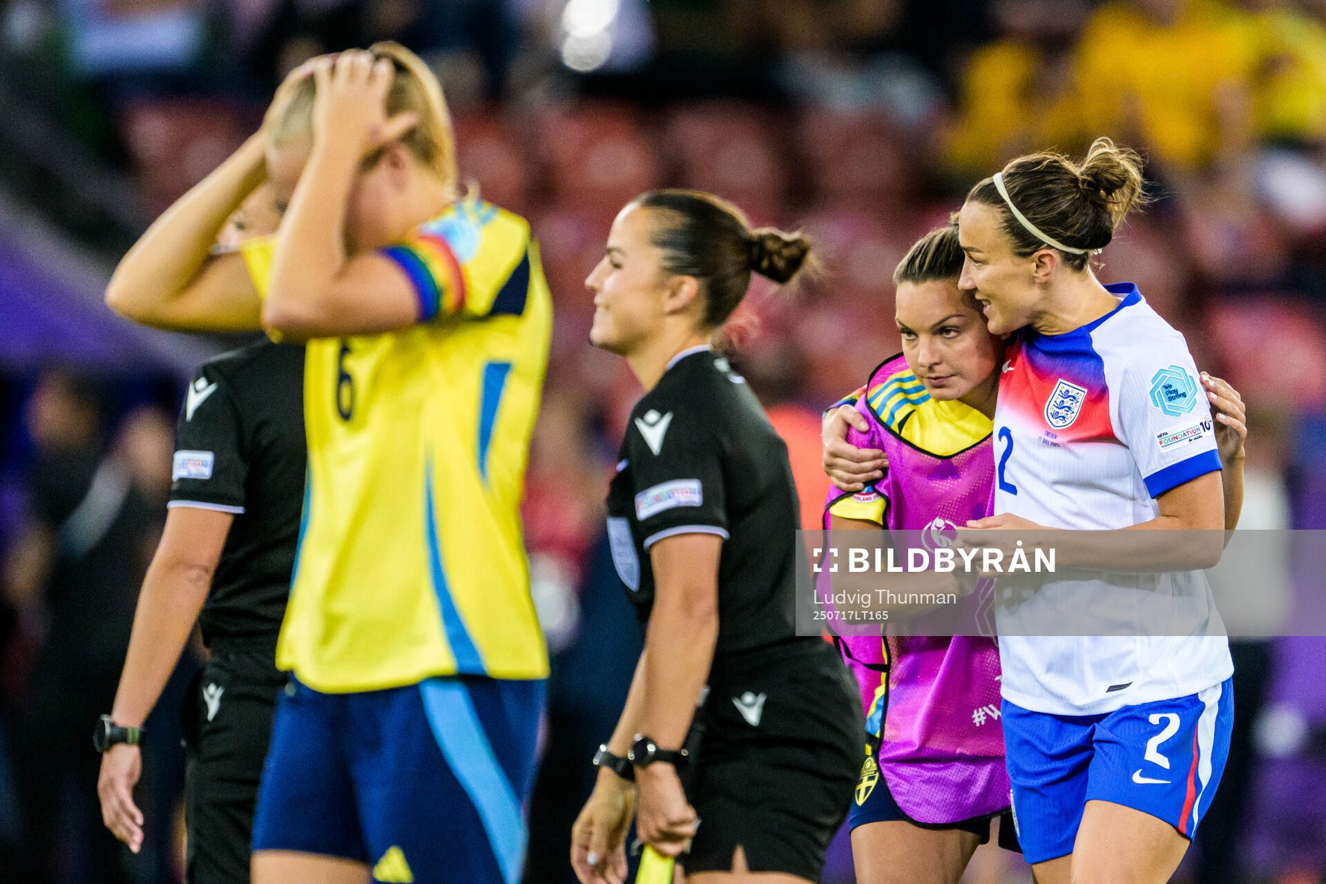 Johanna Rytting Kaneryd of Sweden and Lucy Bronze of England