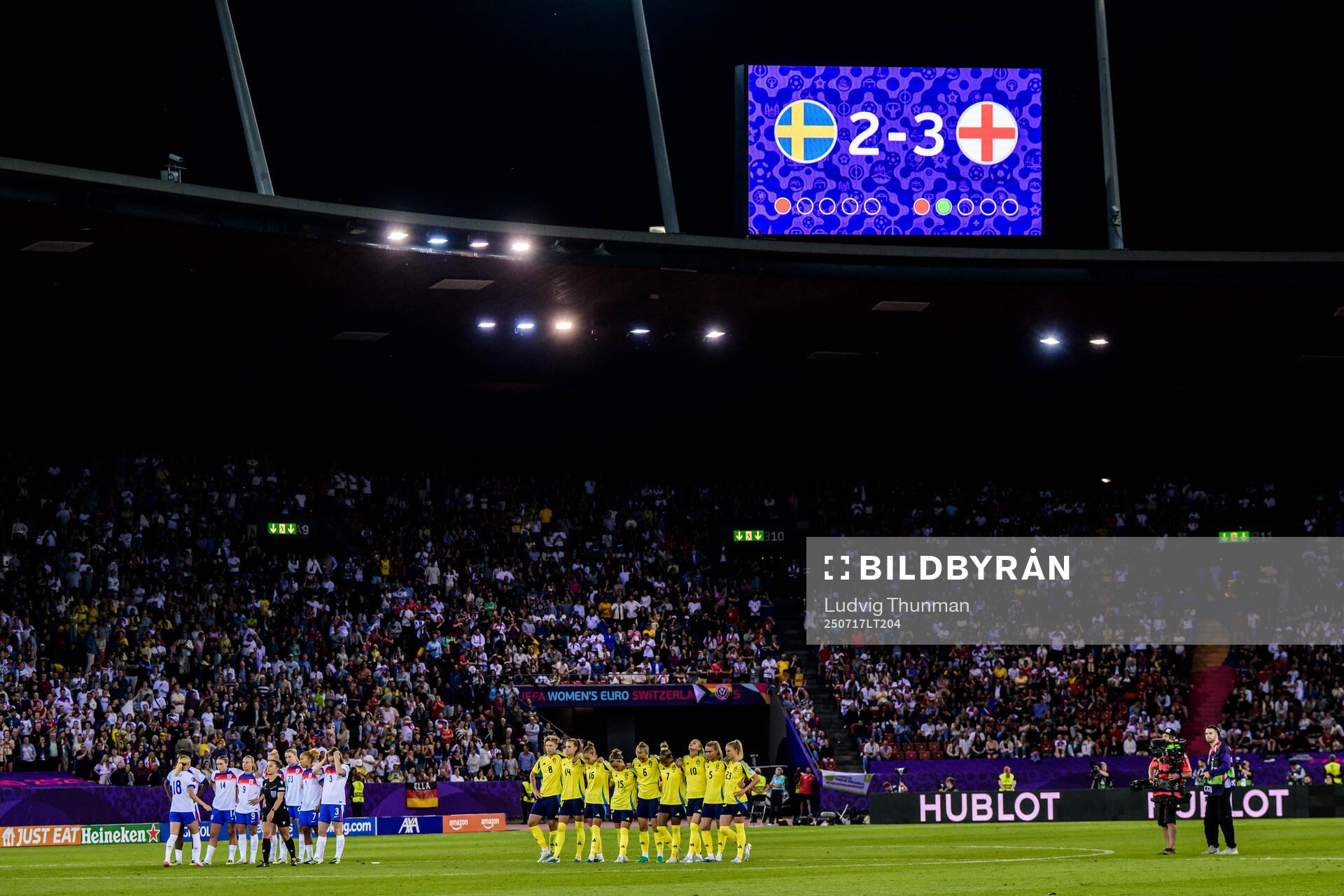 Players of England and of Sweden