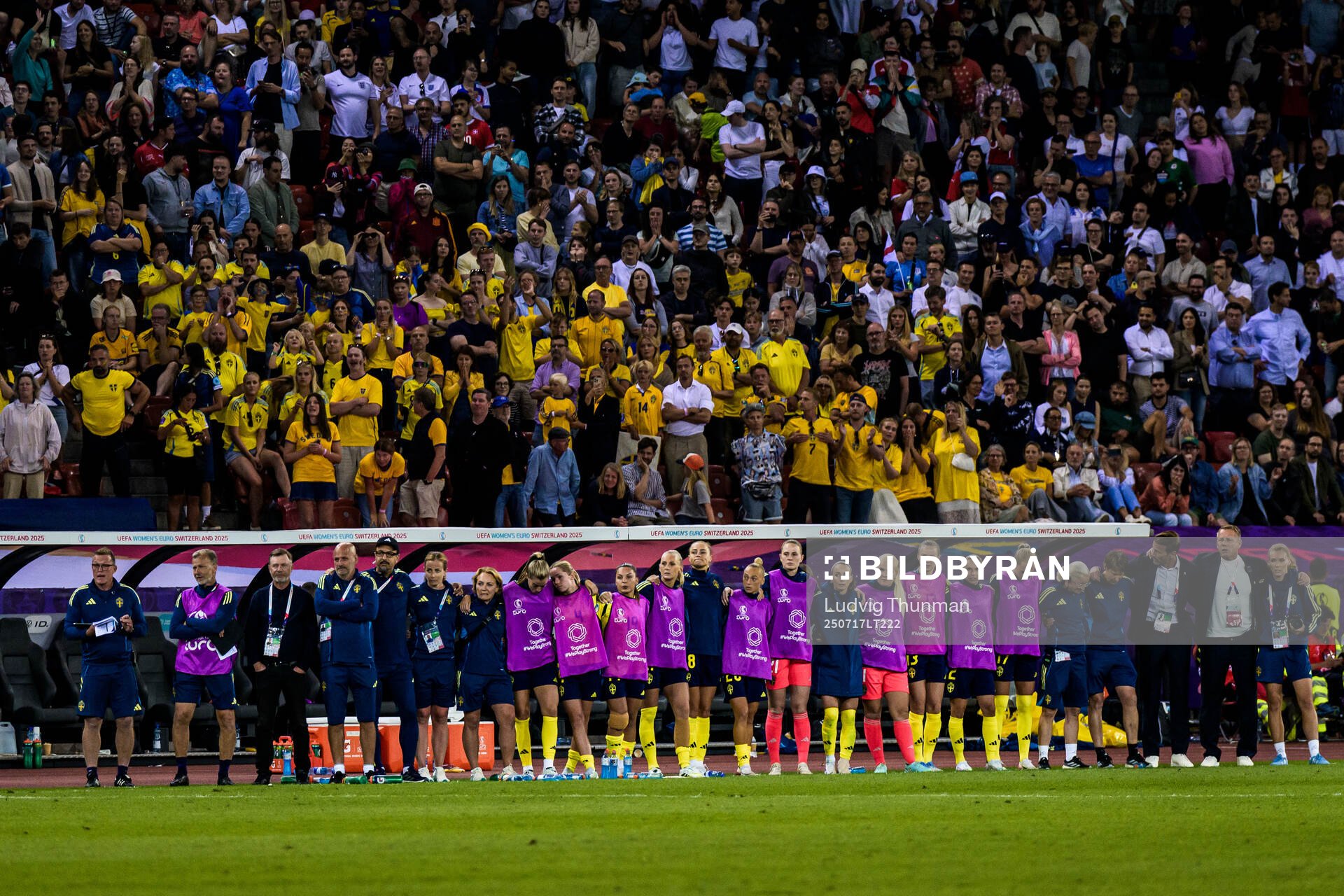 Head coach Peter Gerhardsson and players of Sweden