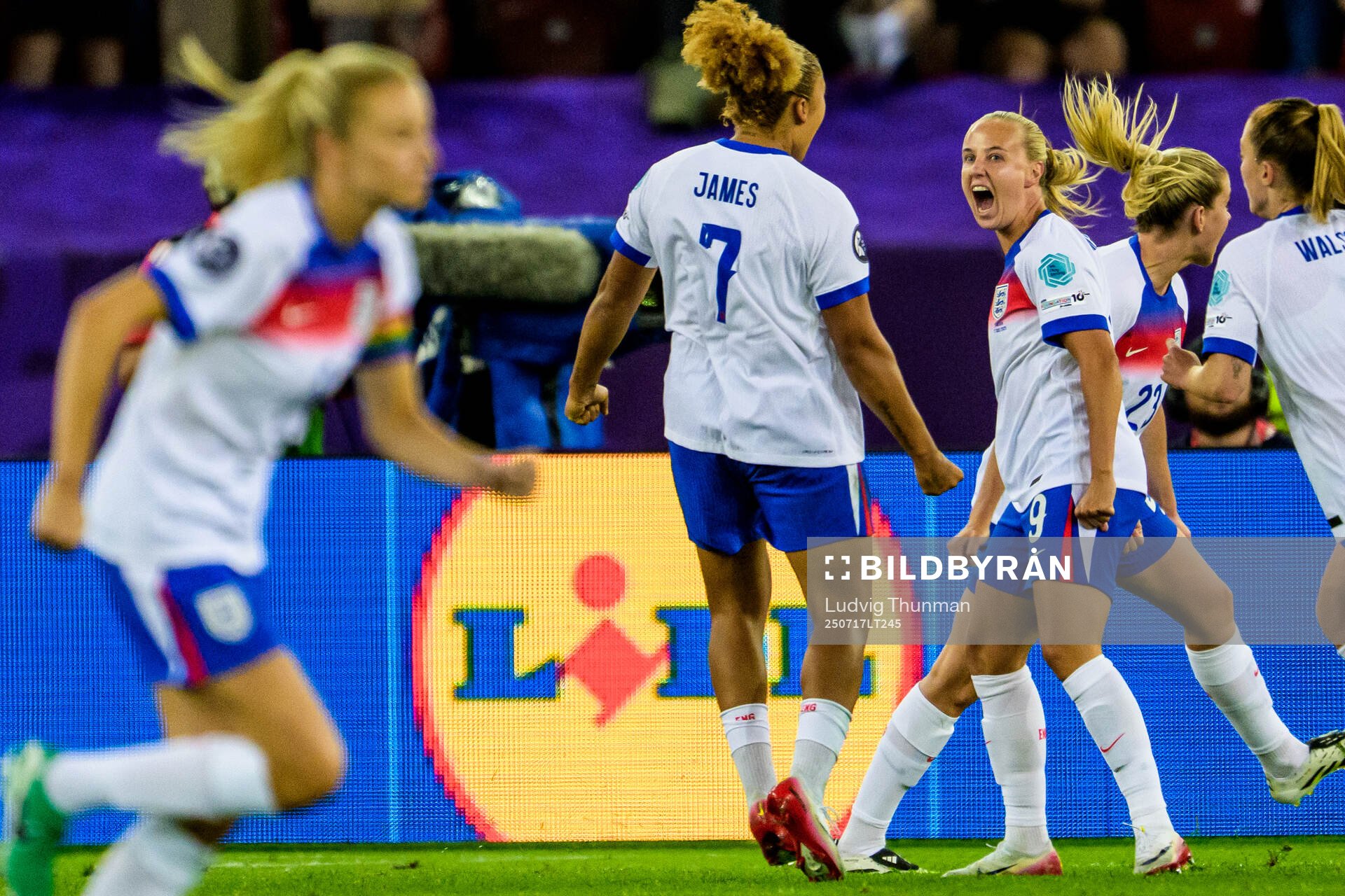 Beth Mead of England celebrates