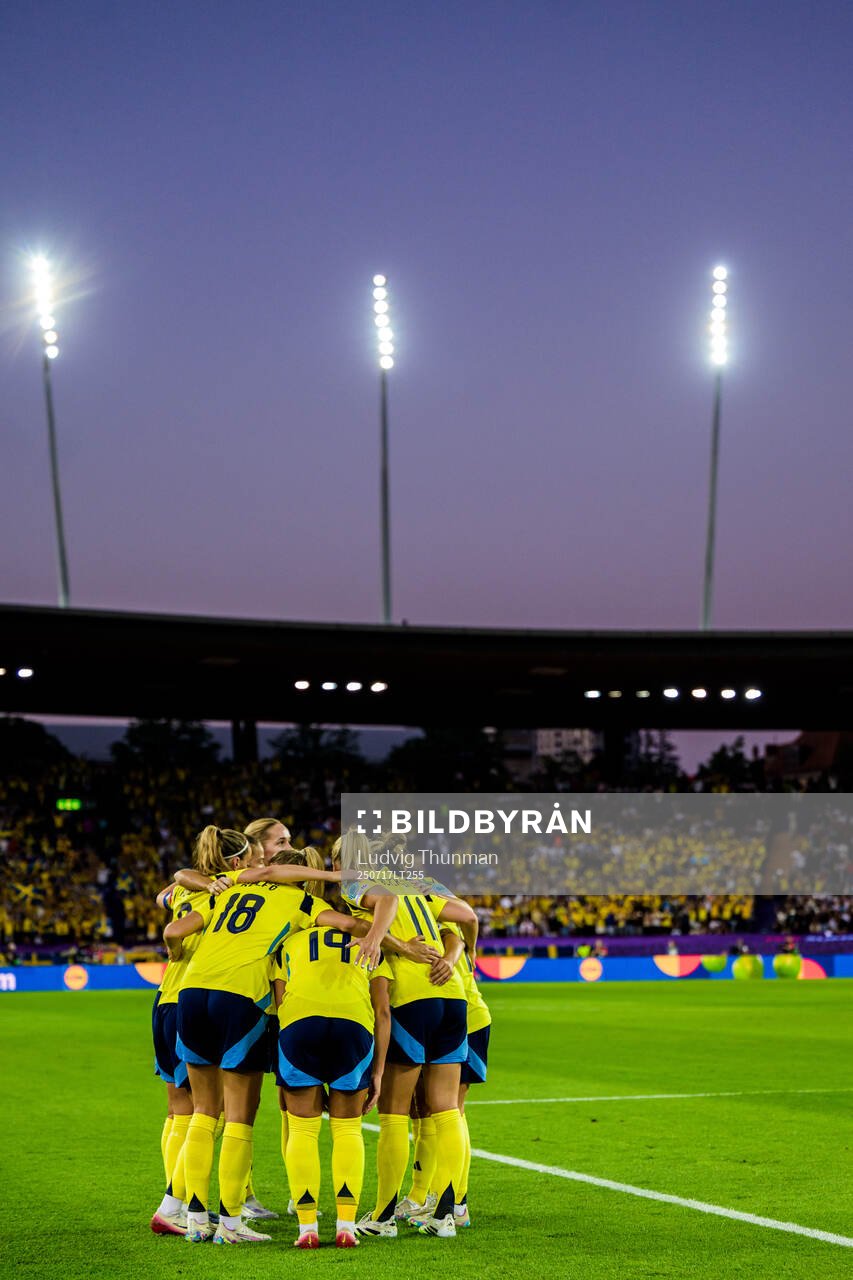 Players of Sweden celebrate